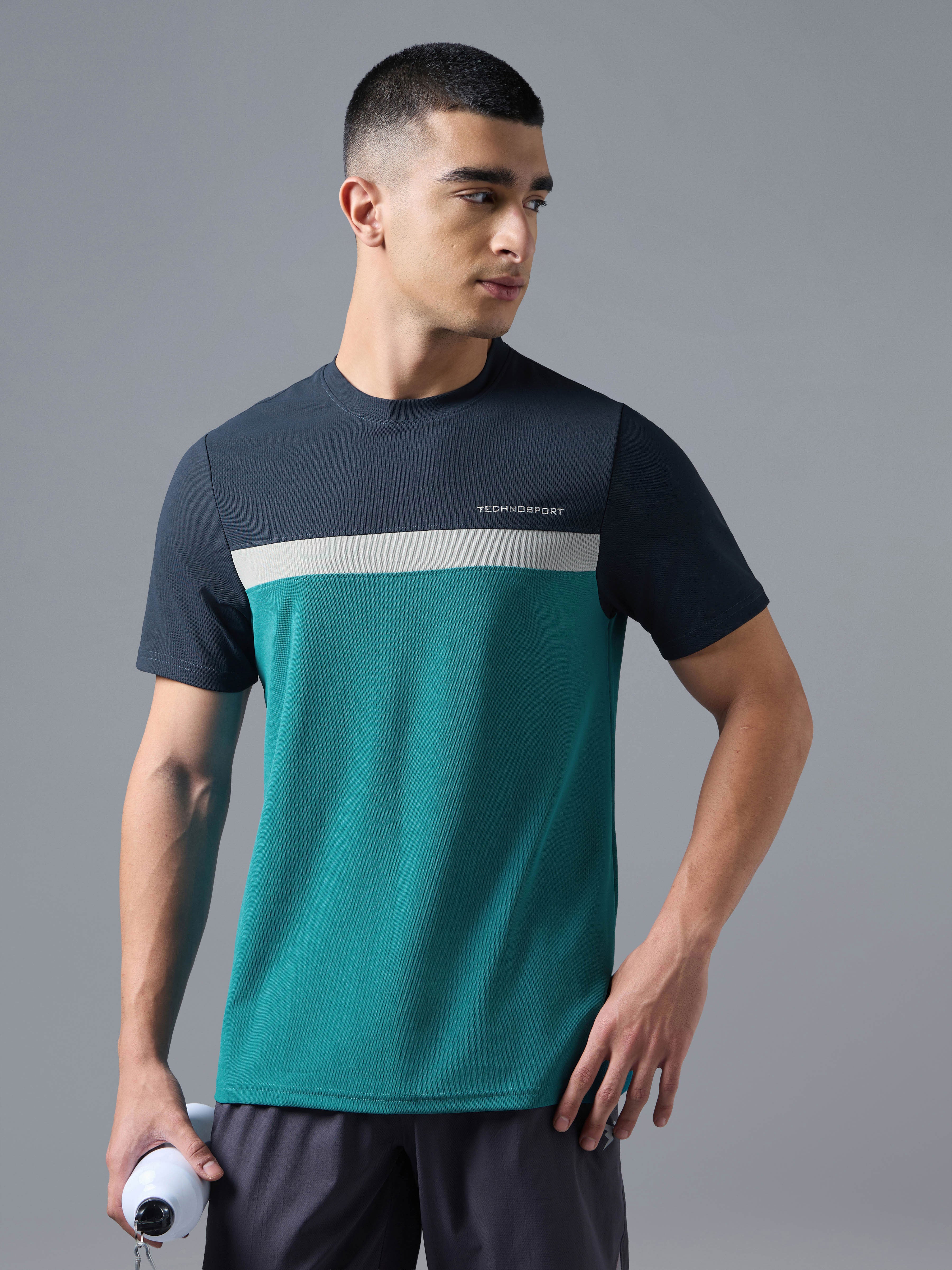 Men Colorblock Slim Fit Crew Neck T-shirt with MATPIQ