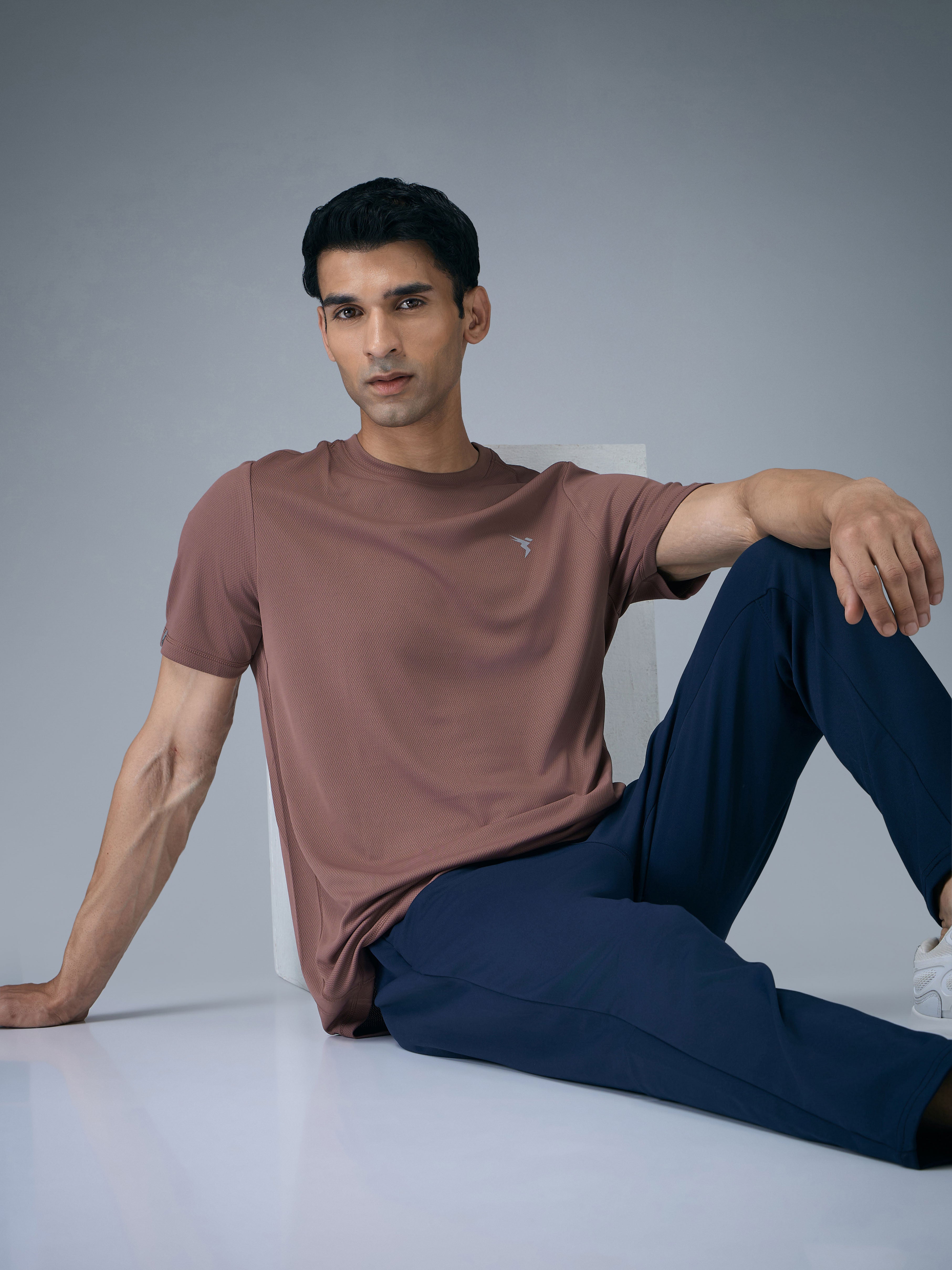 Men Solid Slim Fit Crew Neck T-shirt with TECHNO COOL+