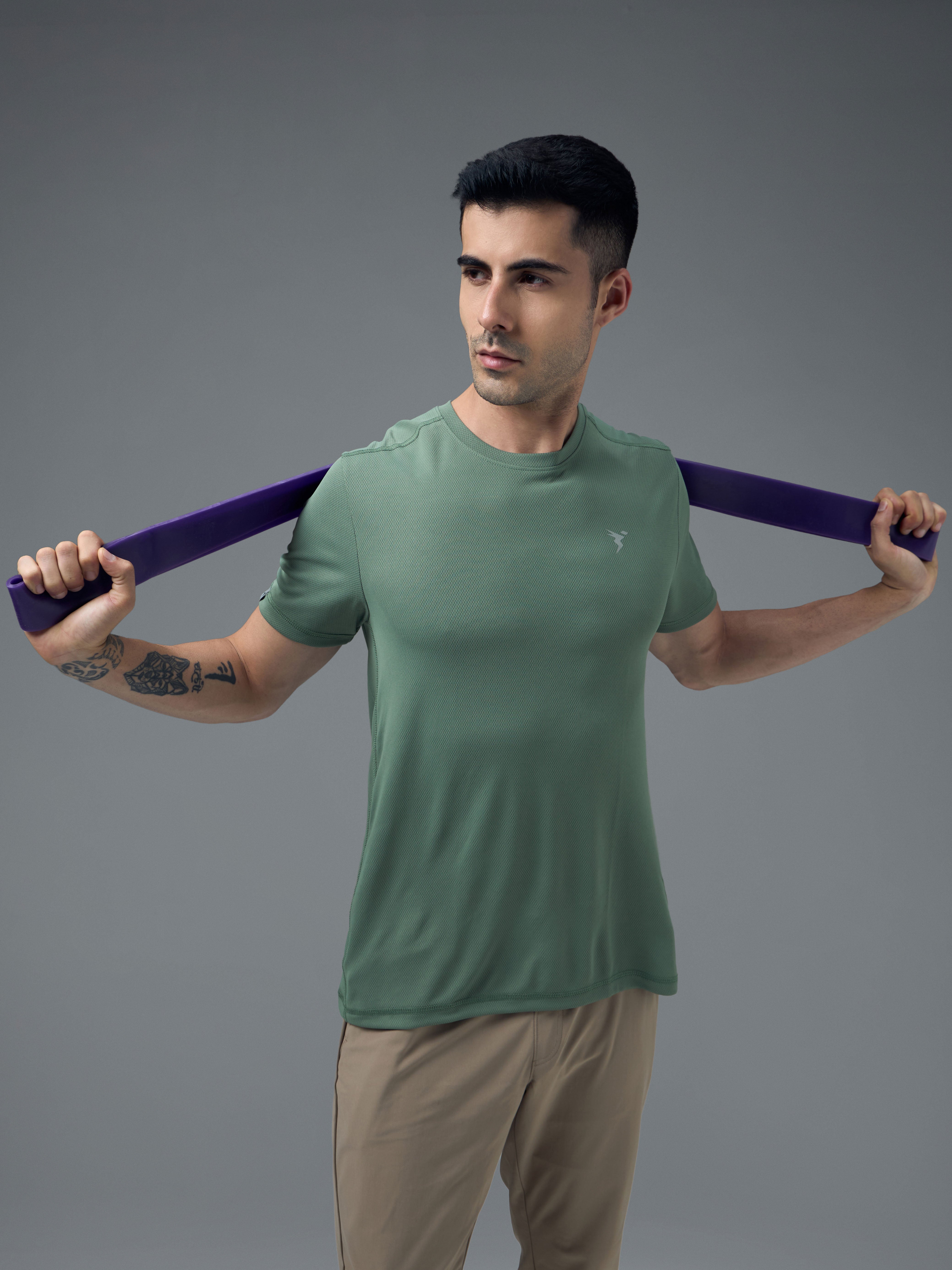 Men Solid Slim Fit Crew Neck T-shirt with TECHNO COOL+