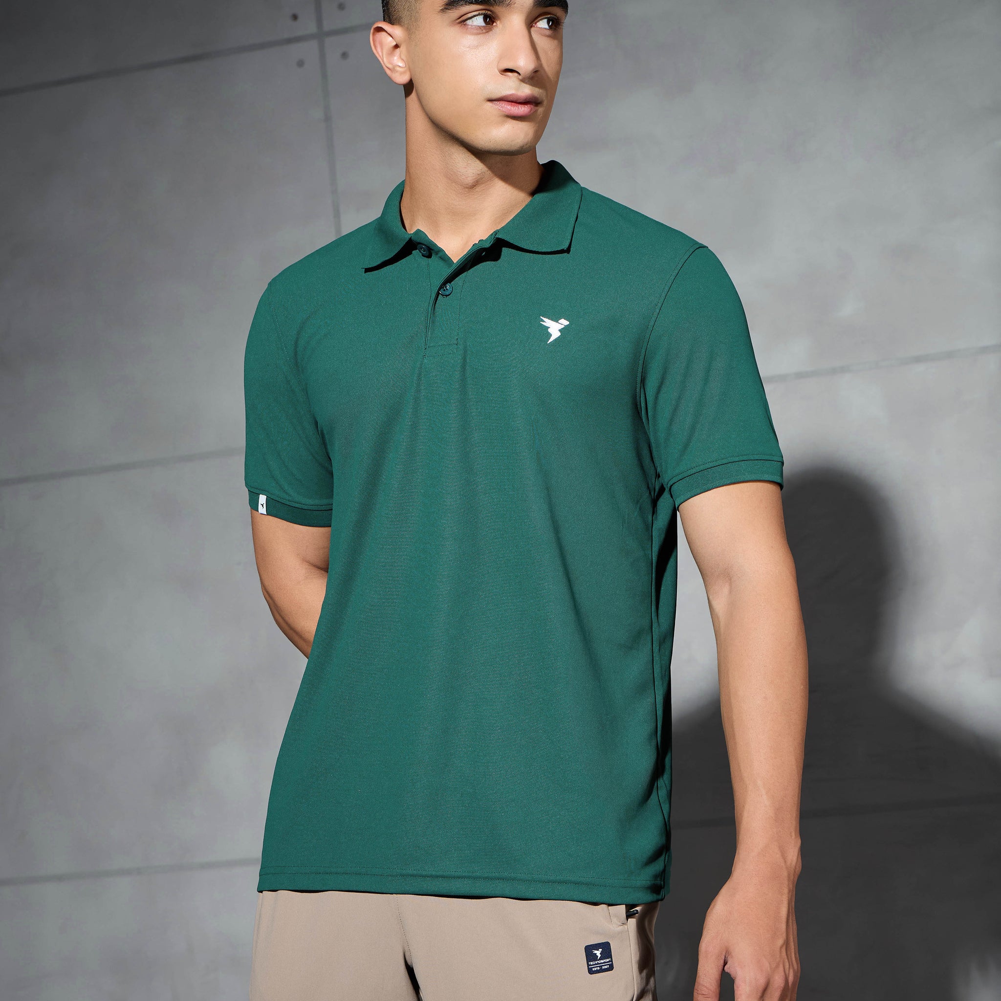 Men Solid Slim Fit Polo T-shirt with MATPIQ