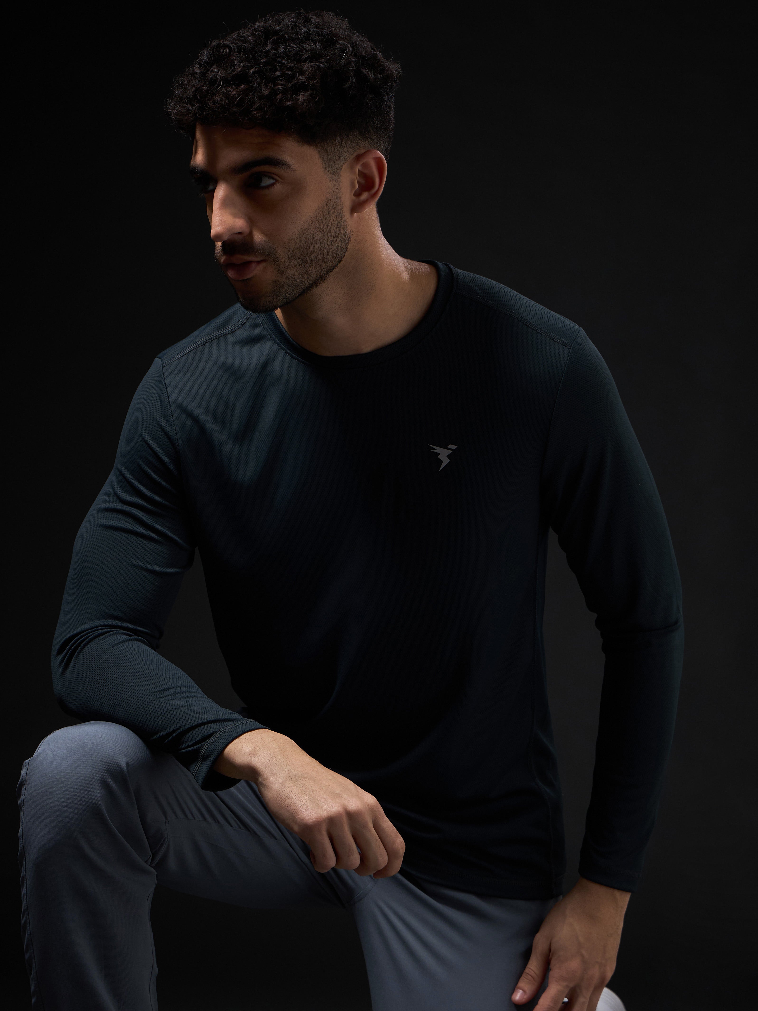 Men Solid Slim Fit Crew Neck T-shirt with TECHNO COOL+