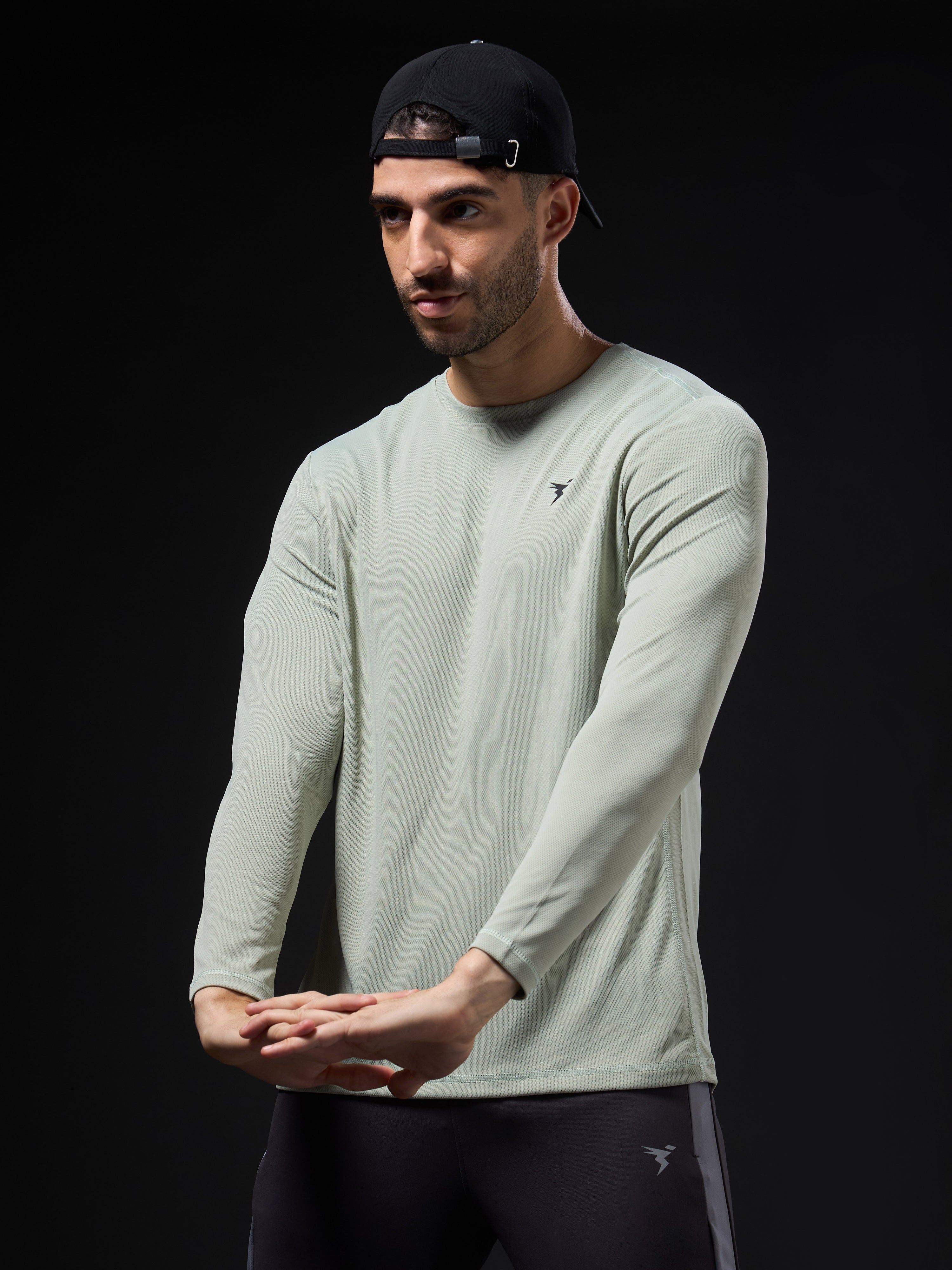 Men Solid Slim Fit Crew Neck T-shirt with TECHNO COOL+