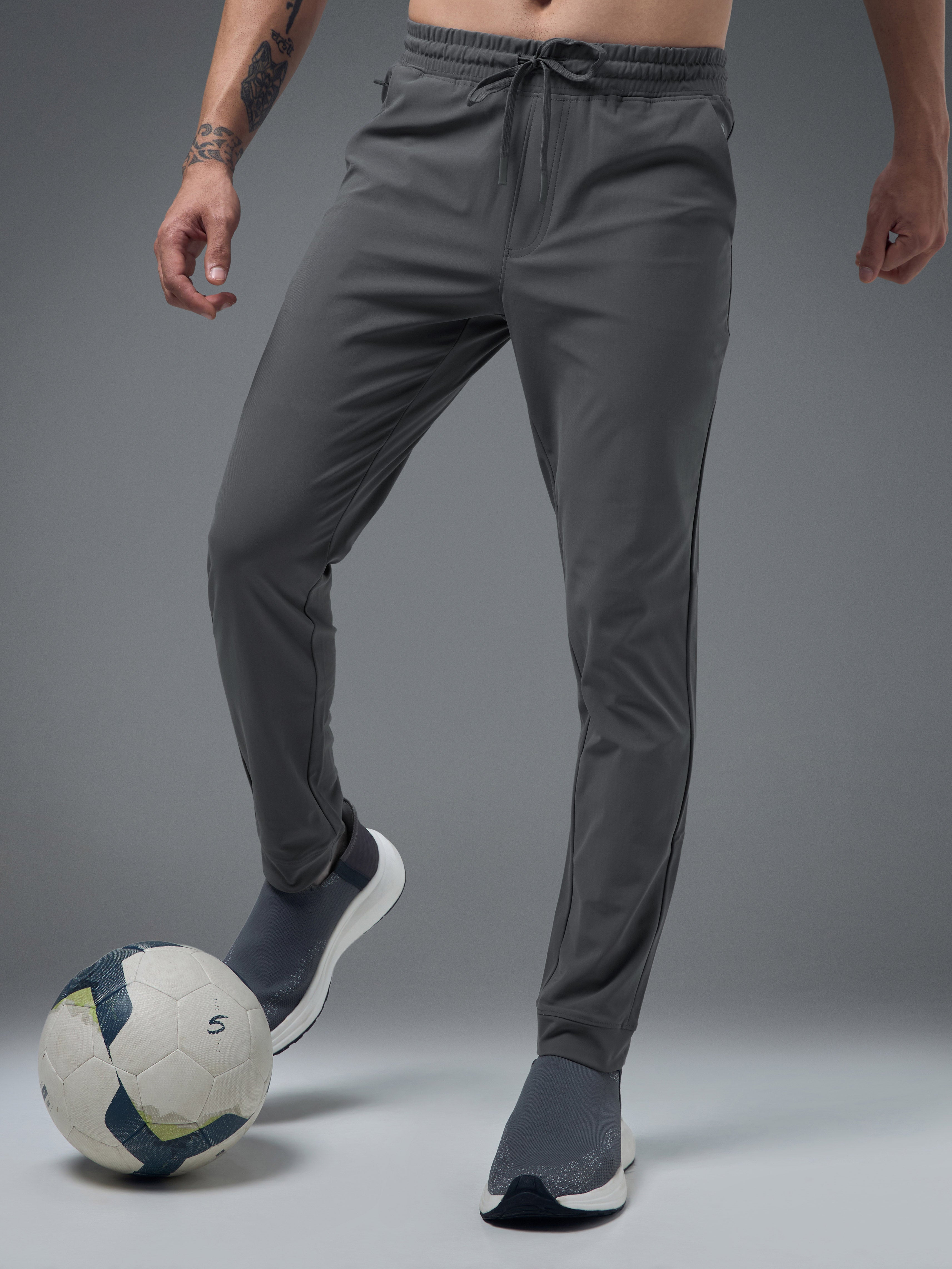 Men Solid Regular Fit Joggers Pants with DURACOOL+