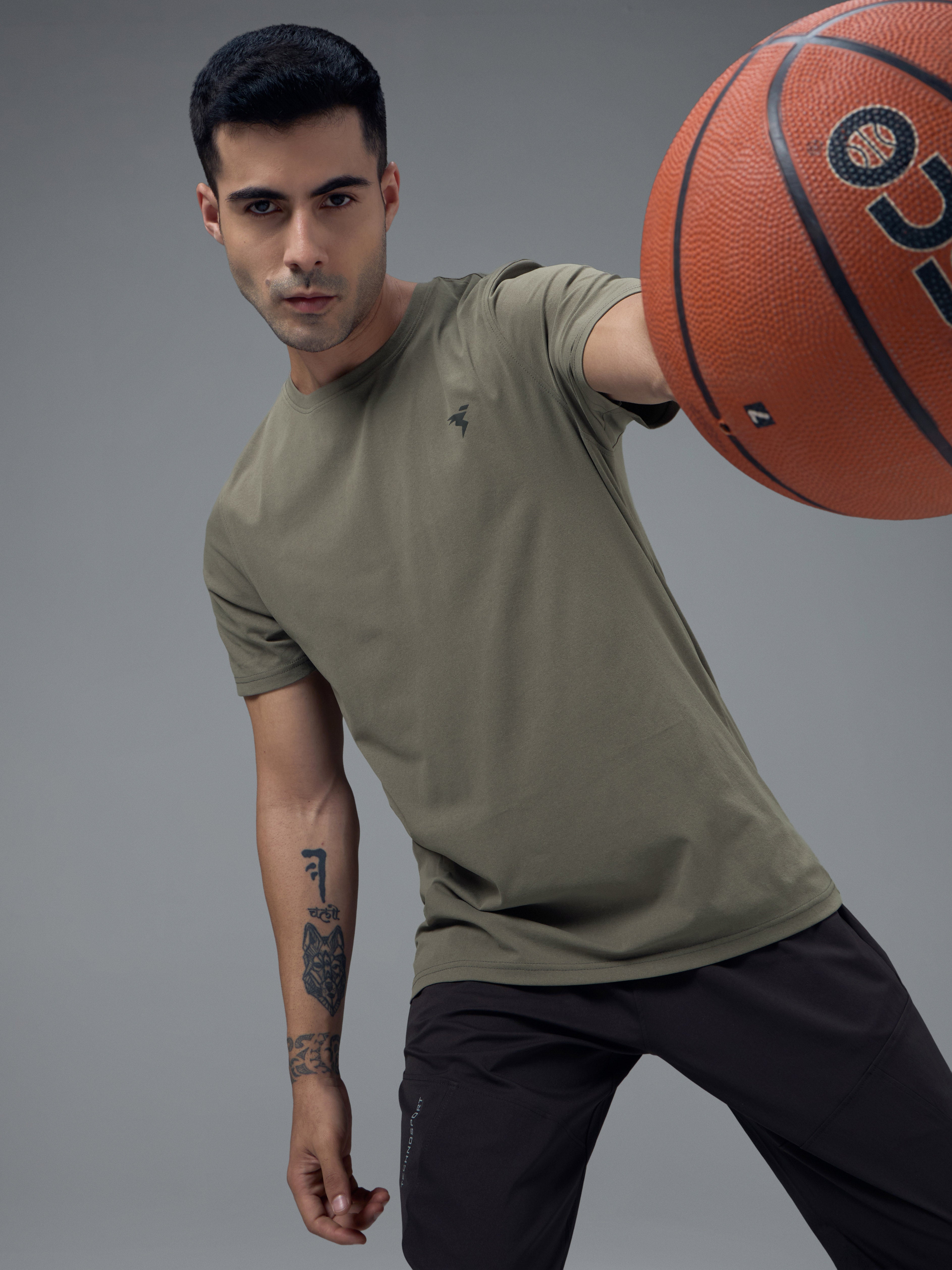 Men Solid Slim Fit Crew Neck T-shirt with COTFLEX