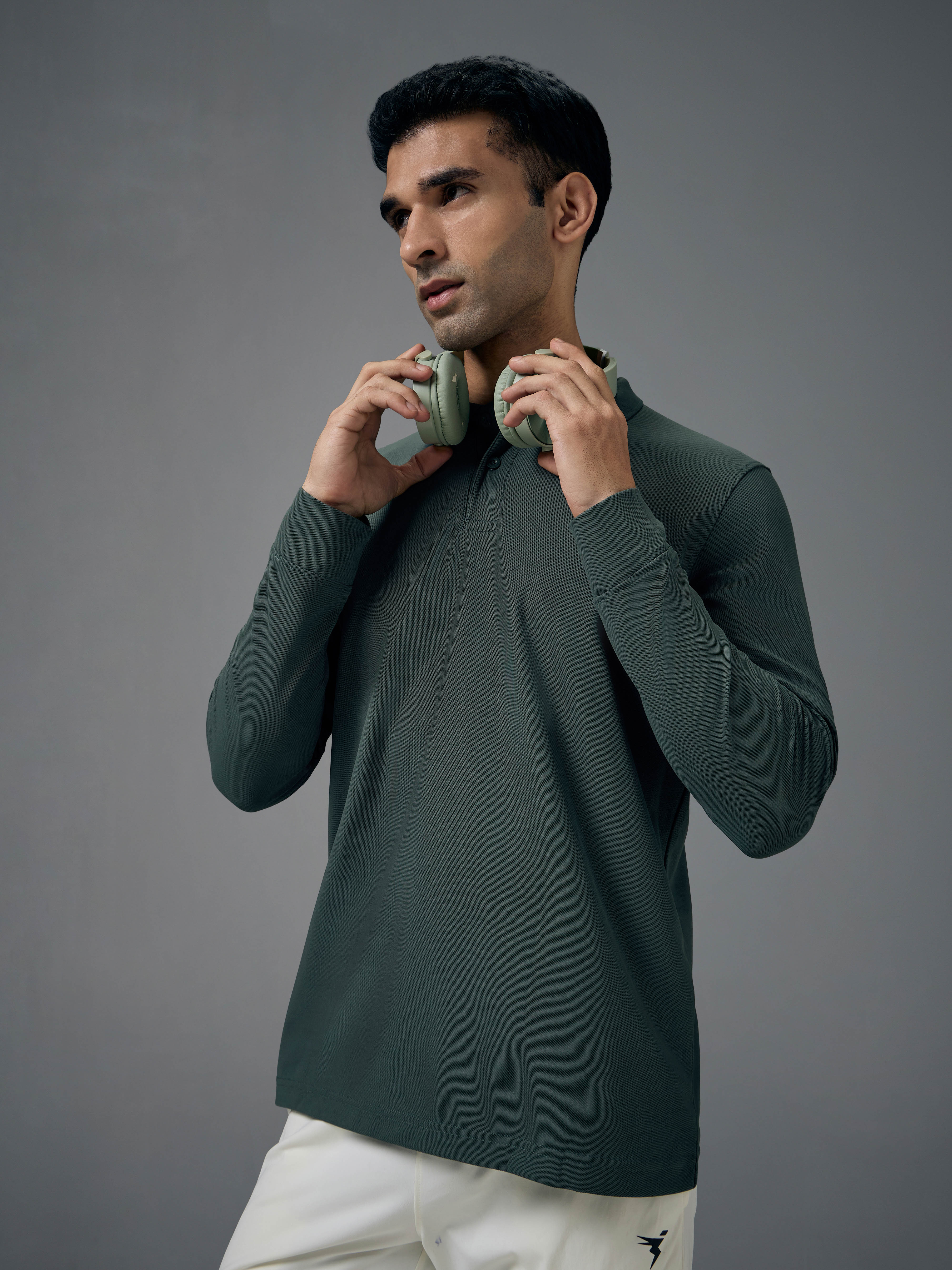 Men Solid Slim Fit Polo T-shirt with MATPIQ