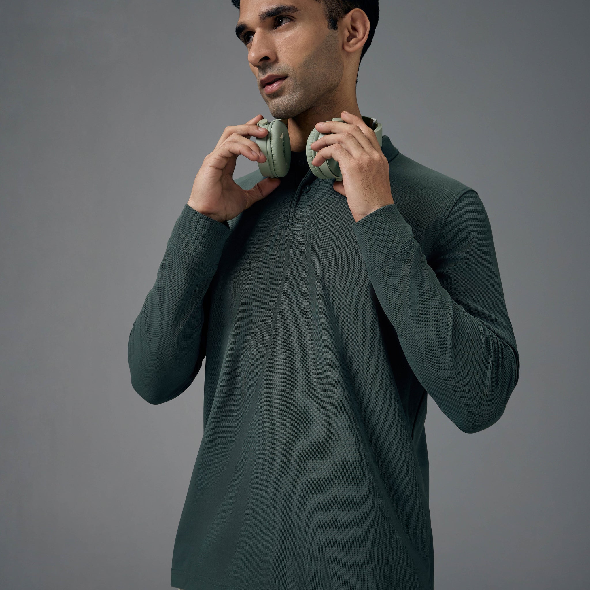 Men Solid Slim Fit Polo T-shirt with MATPIQ