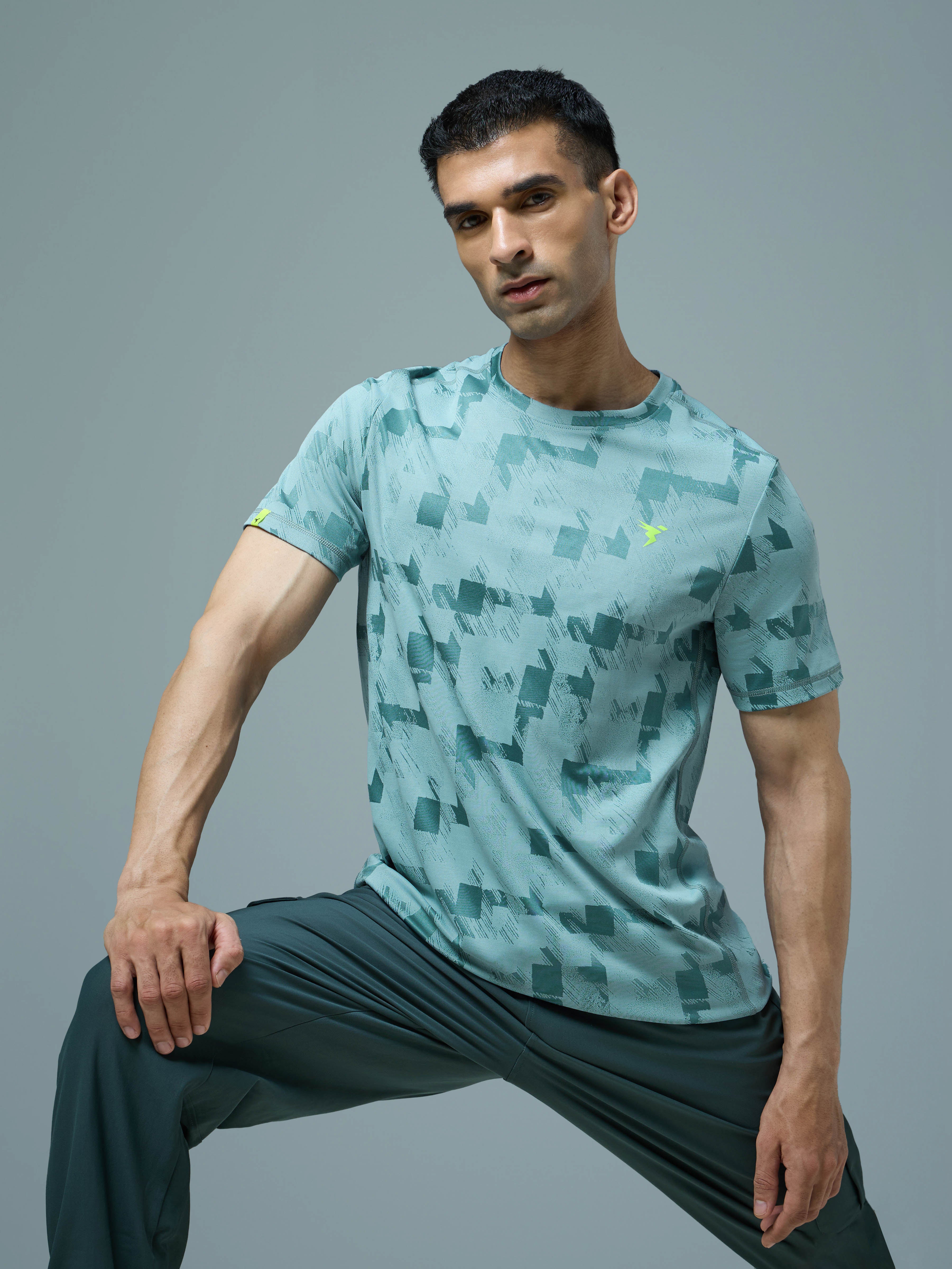 Men Jacquard Slim Fit Crew Neck T-shirt with DOUBLE COOL