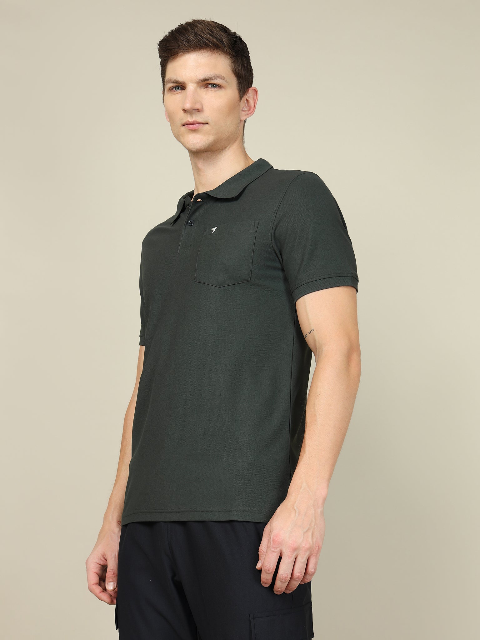 Men Solid Slim Fit Polo T-shirt with MATPIQ