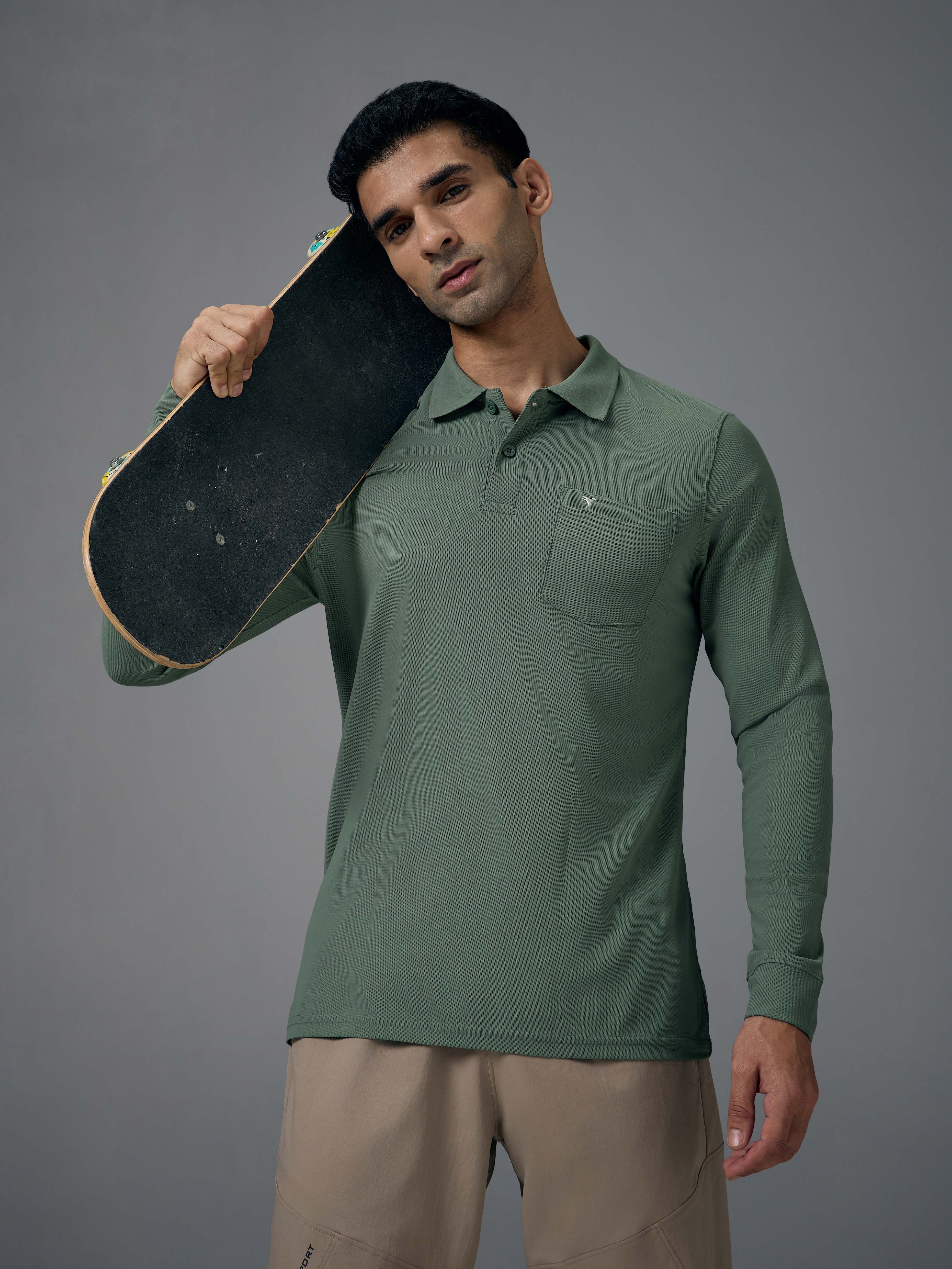Men Solid Slim Fit Polo T-shirt with MATPIQ