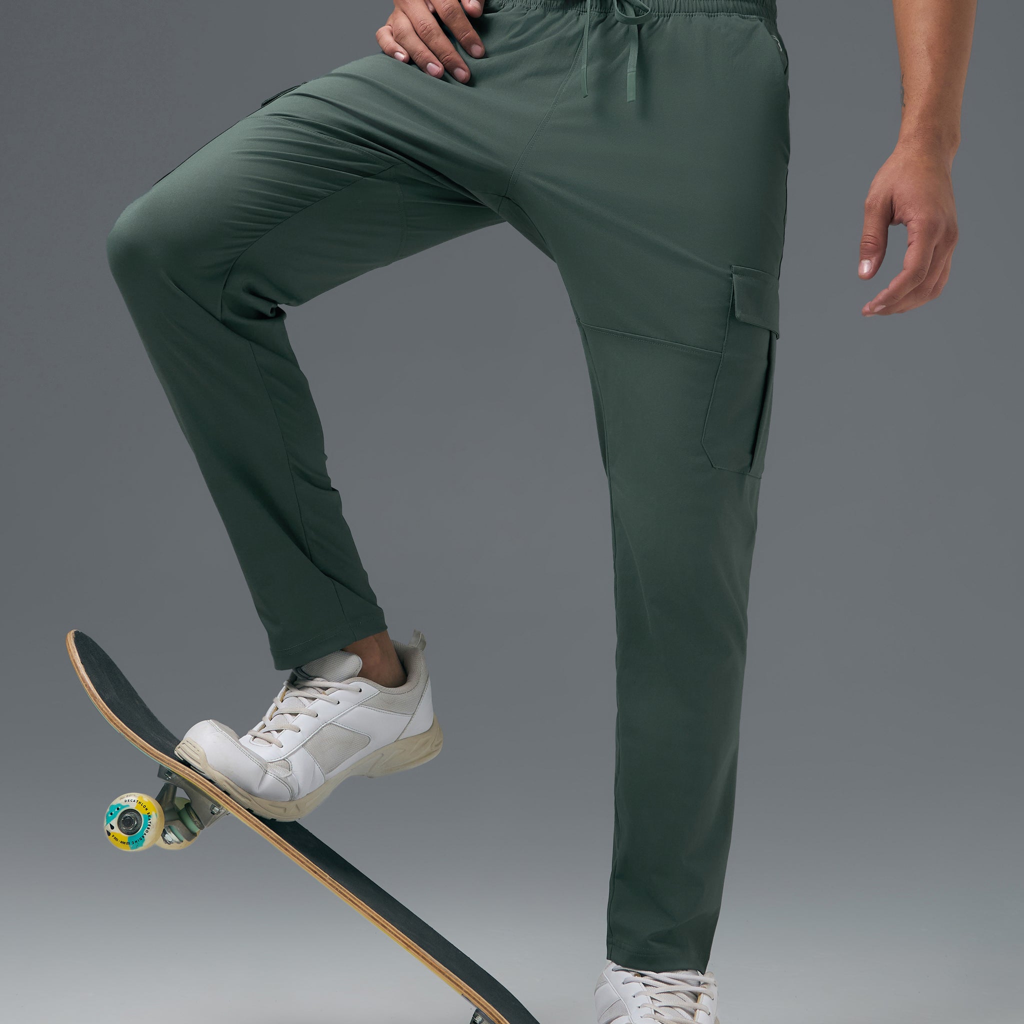 Men Solid Relax Fit Sports Cargo Trackpants with TS FLEXI
