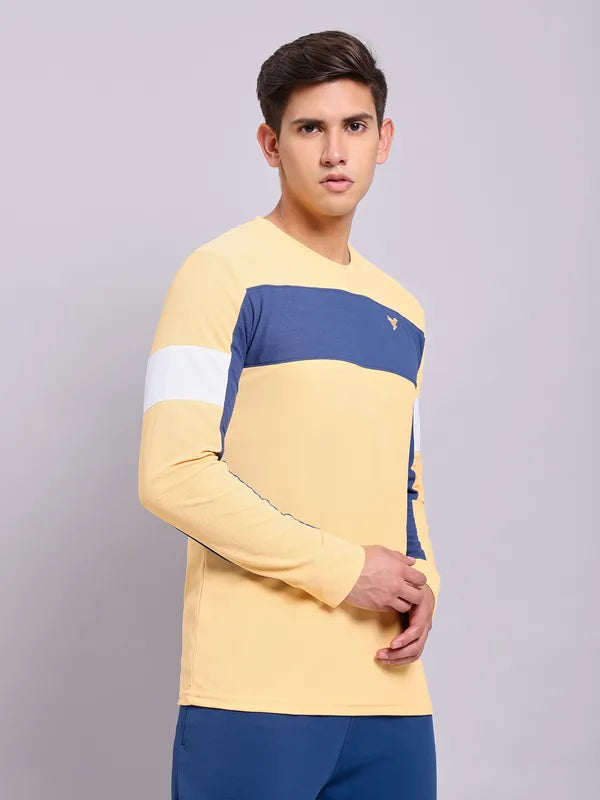 Men Colorblock Slim Fit Crew Neck T-shirt with TECHNOLITE