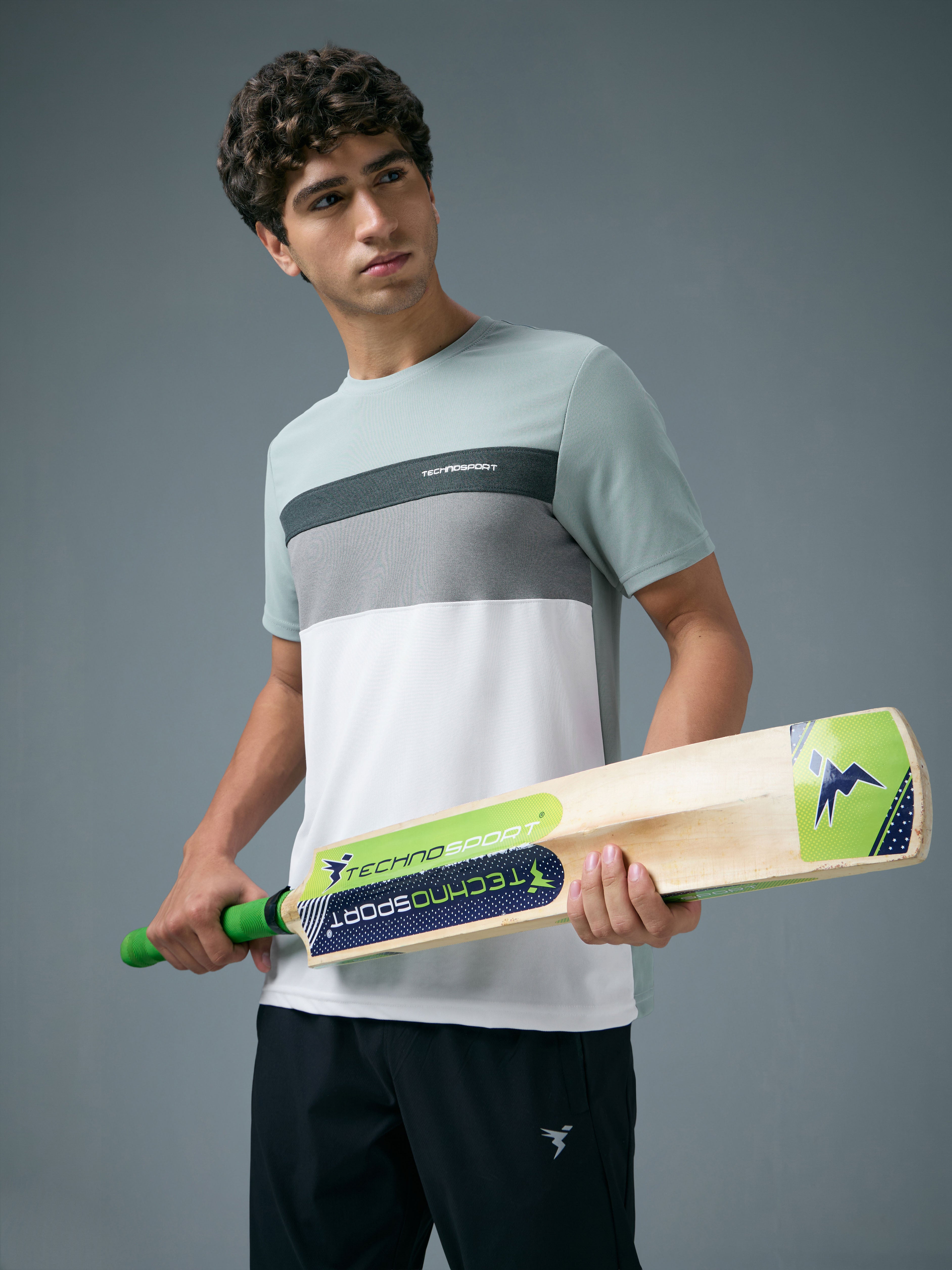 Men Colorblock Slim Fit Crew Neck T-shirt with MATPIQ