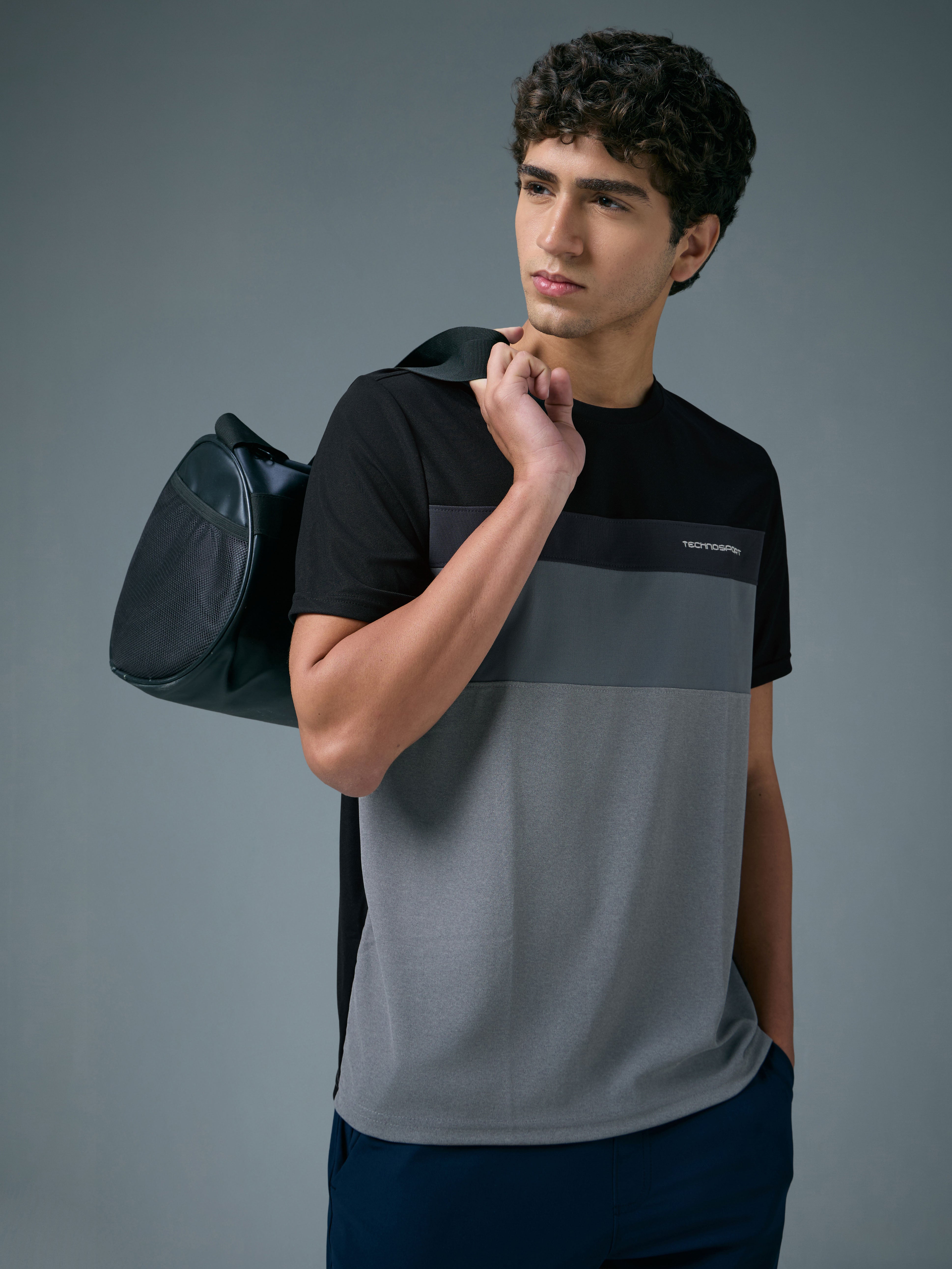 Men Colorblock Slim Fit Crew Neck T-shirt with MATPIQ