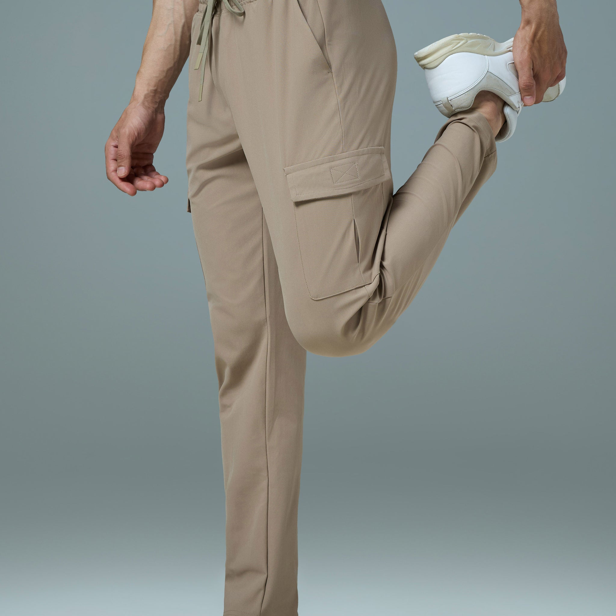 Men Solid Relax Fit Cargo Trackpants with DURACOOL+