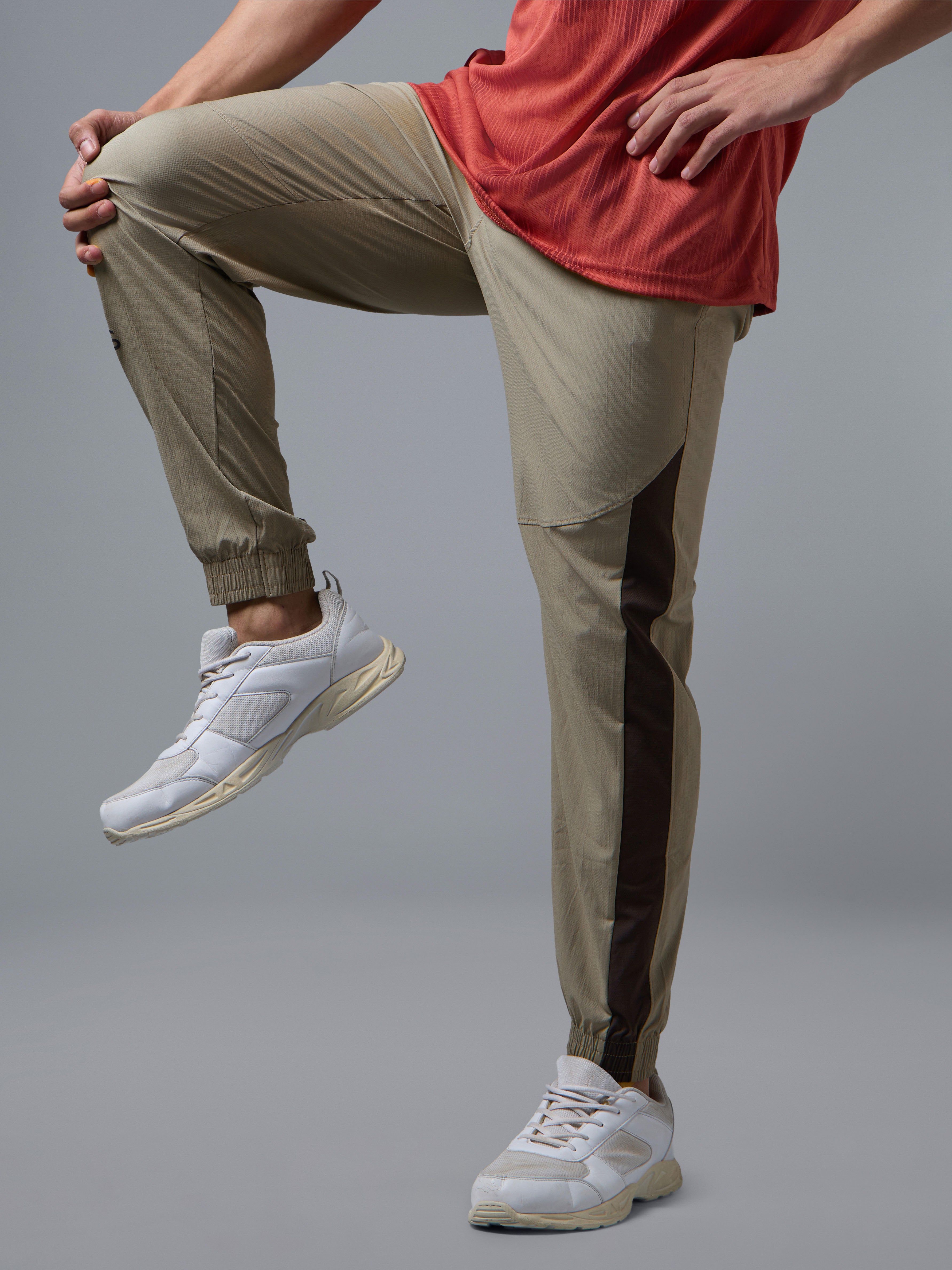 Men Solid Slim Fit Sports Joggers with TECHNOLITE