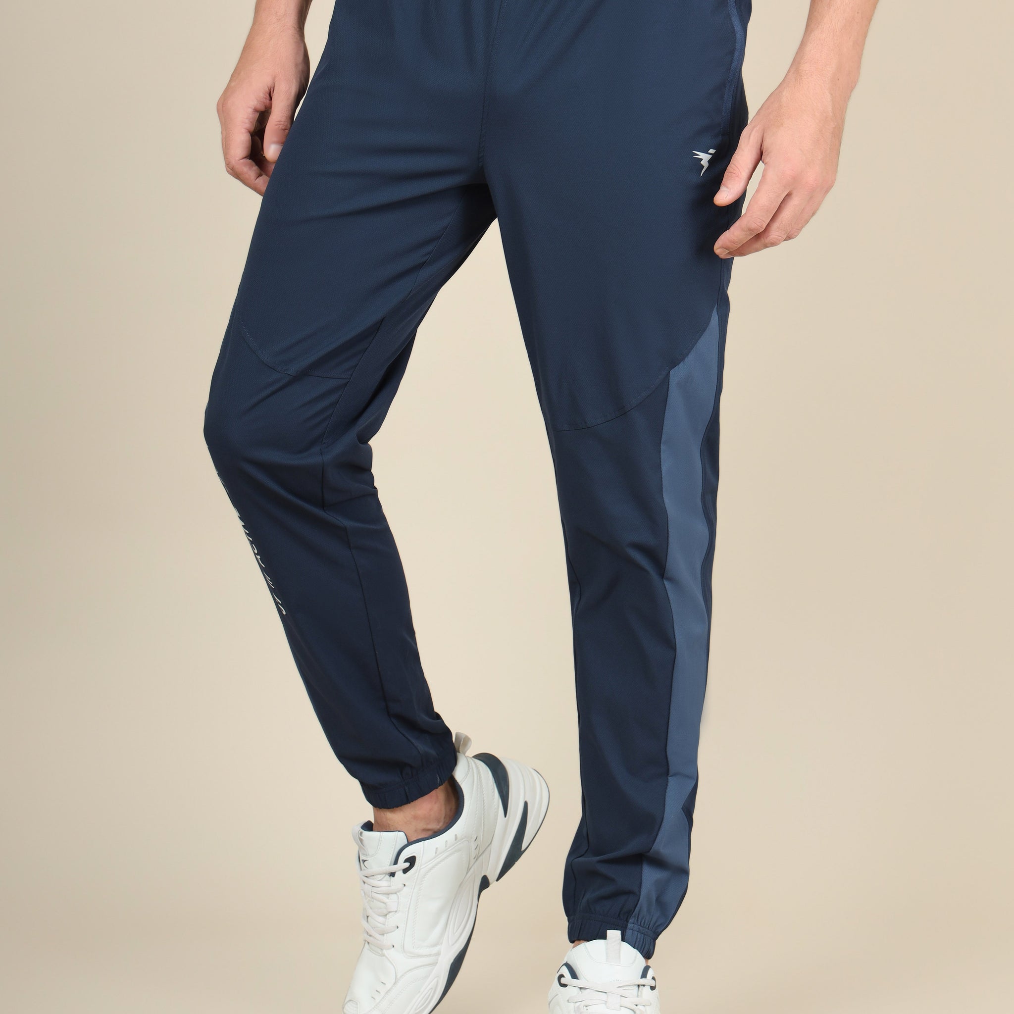 Men Solid Slim Fit Sports Joggers with TECHNOLITE