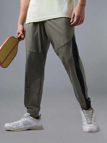 Men Solid Slim Fit Sports Joggers with TECHNOLITE