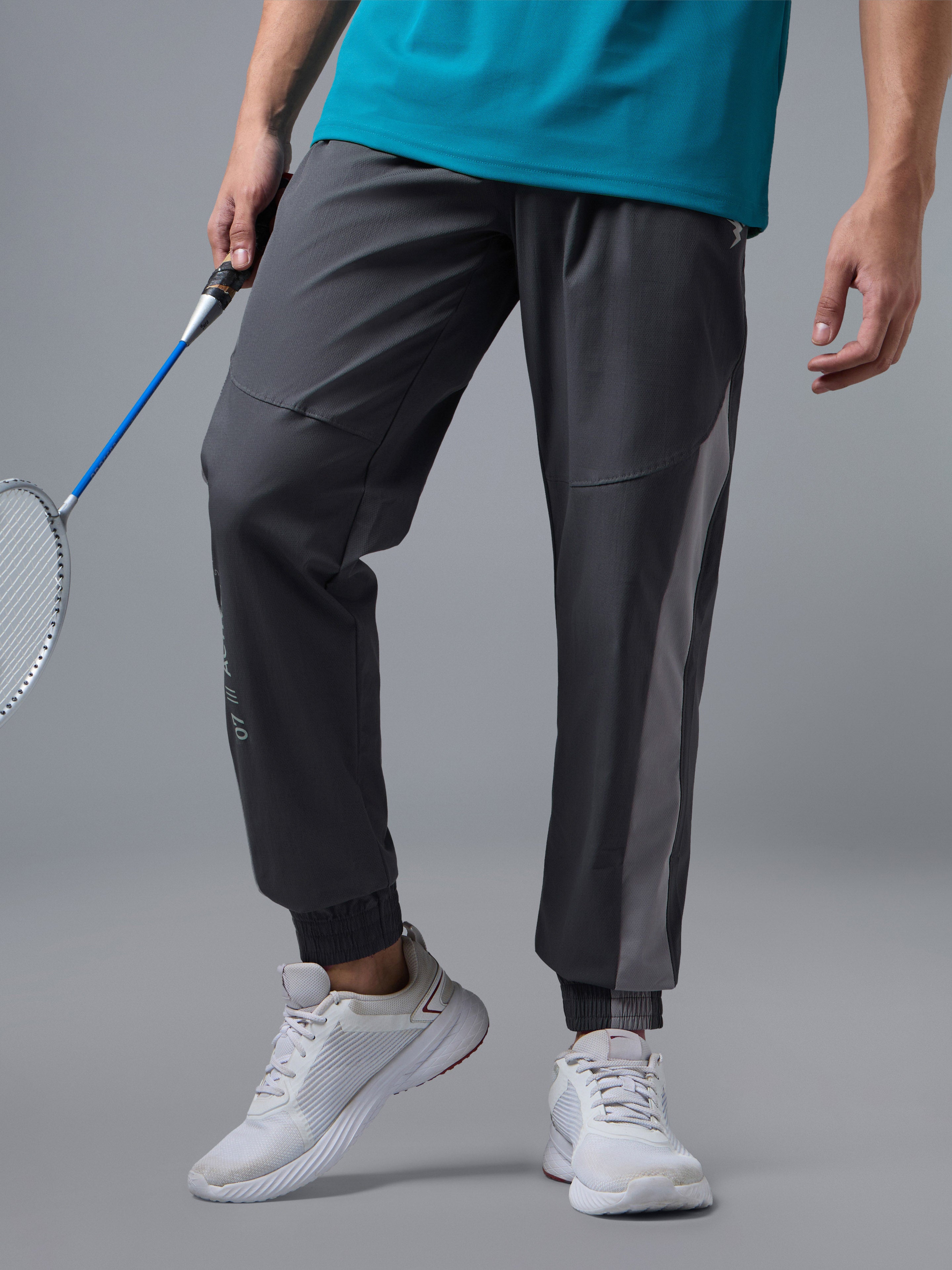 Men Solid Slim Fit Sports Joggers with TECHNOLITE