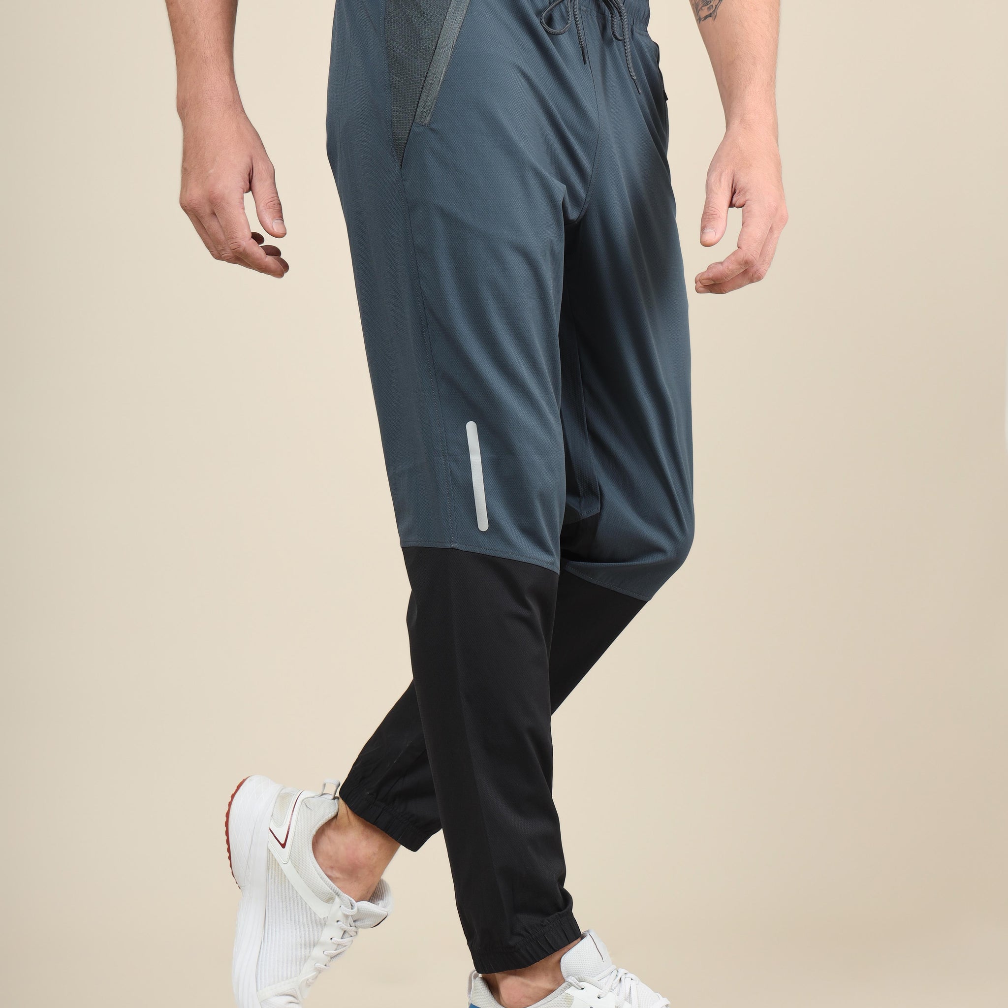 Men Colorblock Slim Fit Joggers with TECHNOLITE STRETCH