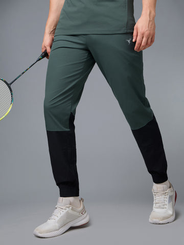 Men Colorblock Slim Fit Joggers with TECHNOLITE STRETCH