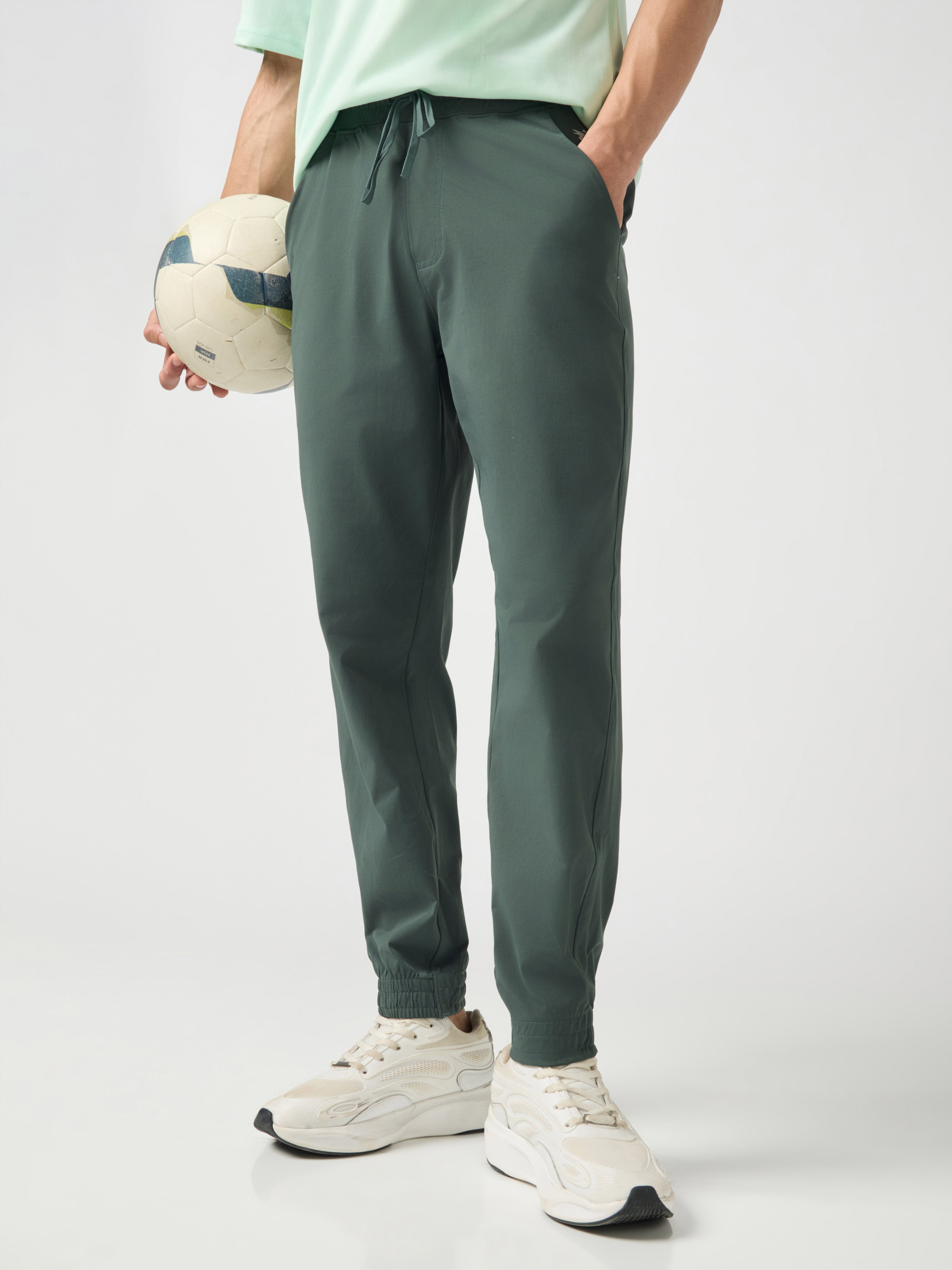 Men Solid Slim Fit Joggers with ELASTOPLUS