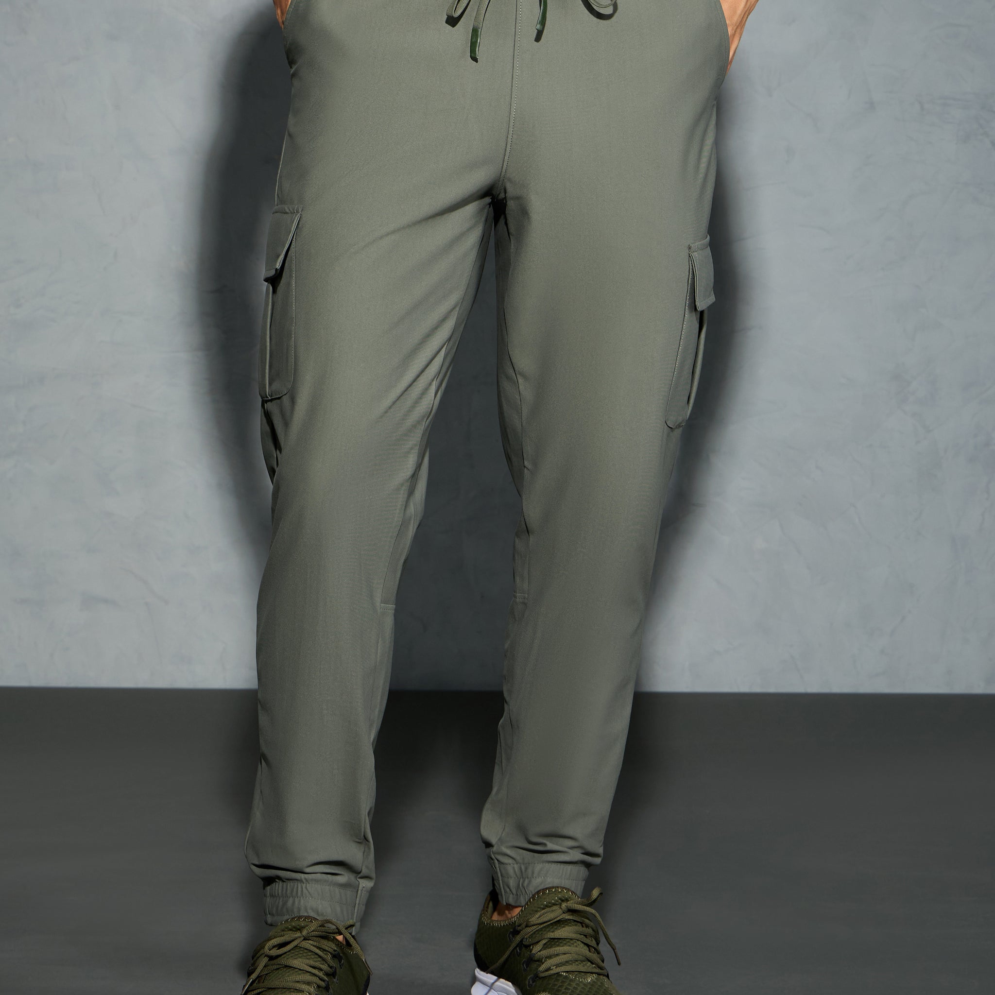 Men Solid Slim Fit Cargo Joggers with DURACOOL+
