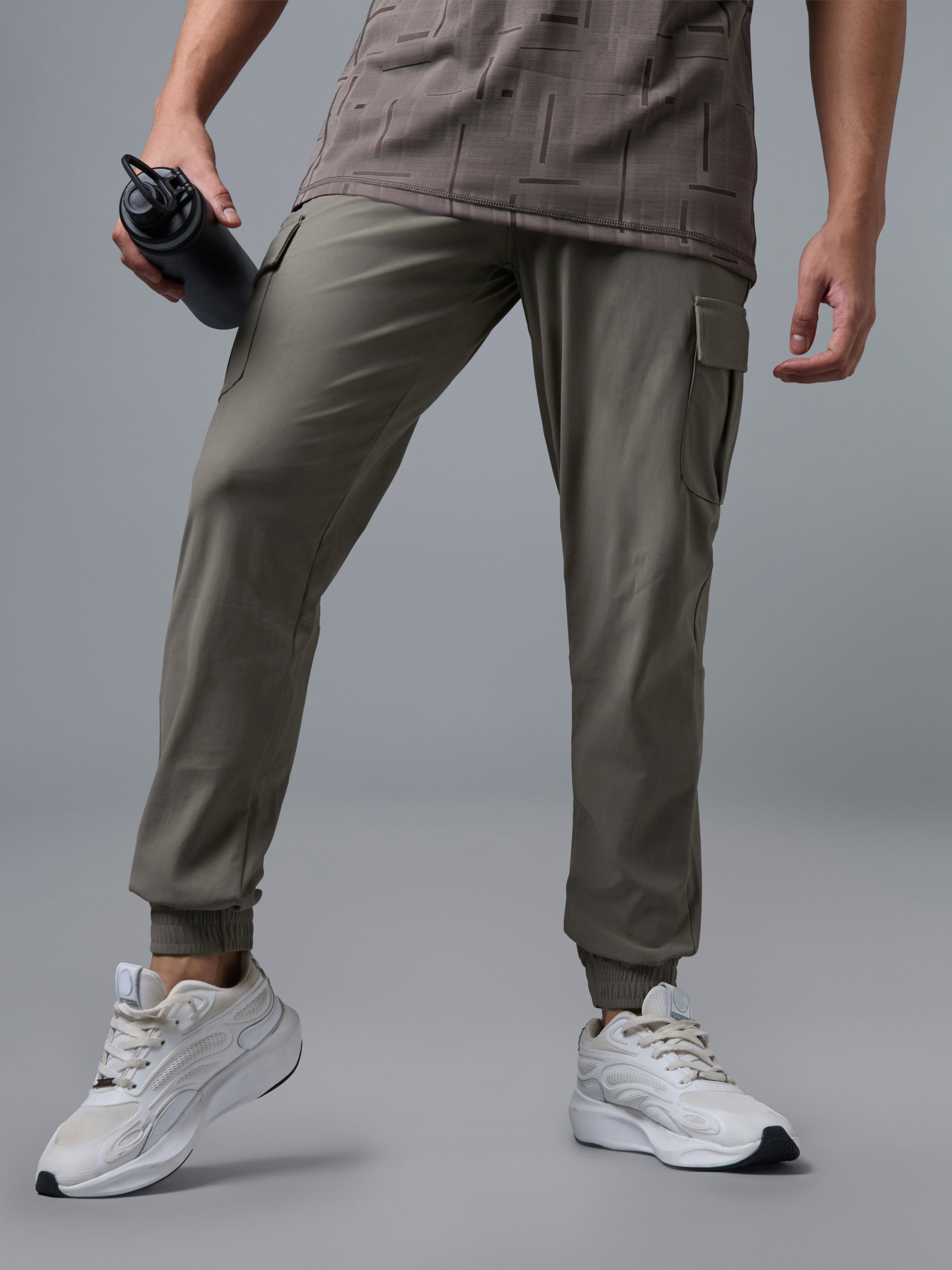 Men Solid Slim Fit Cargo Joggers with DURACOOL+