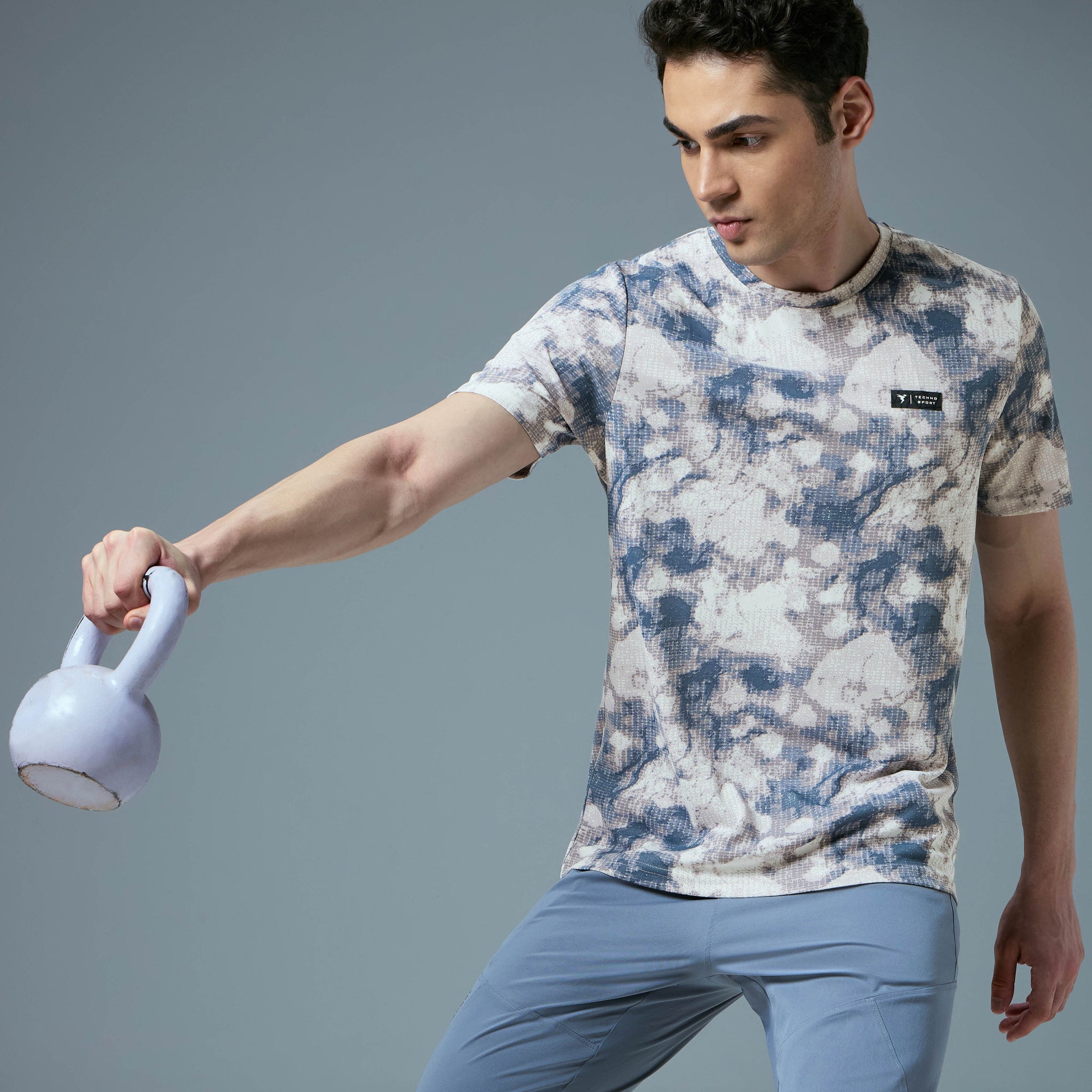 Men Abstract Print Slim Fit Crew Neck T-shirt with TECHNO COOL+