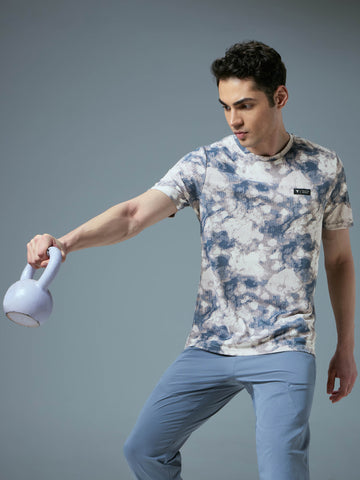 Men Abstract Print Slim Fit Crew Neck T-shirt with TECHNO COOL+
