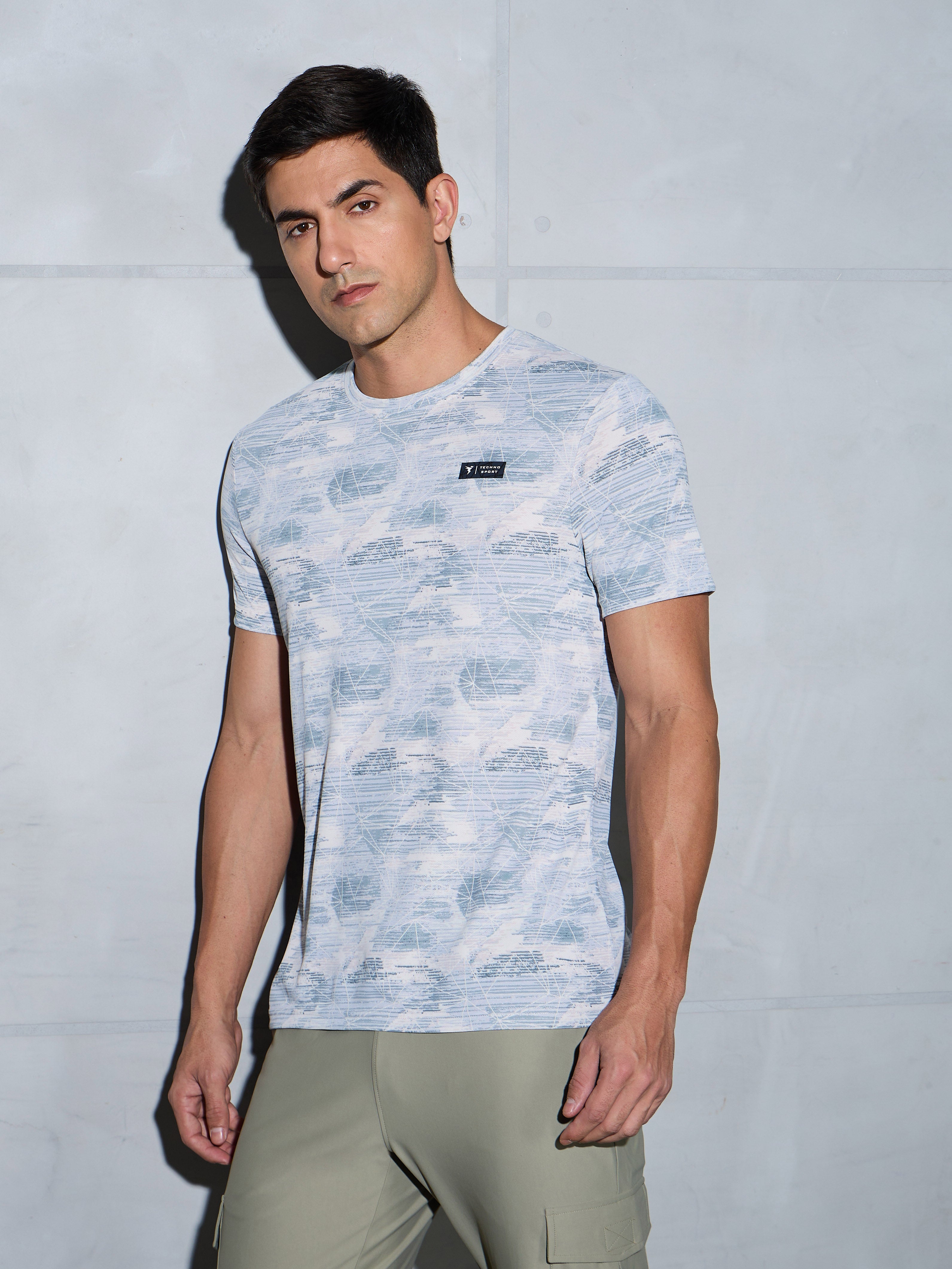 Men Abstract Print Slim Fit Crew Neck T-shirt with TECHNO COOL+