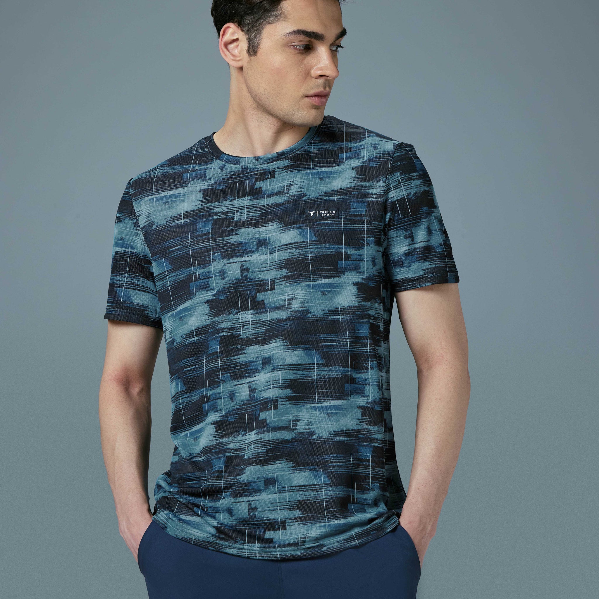 Men Abstract Print Slim Fit Crew Neck T-shirt with TECHNO COOL+