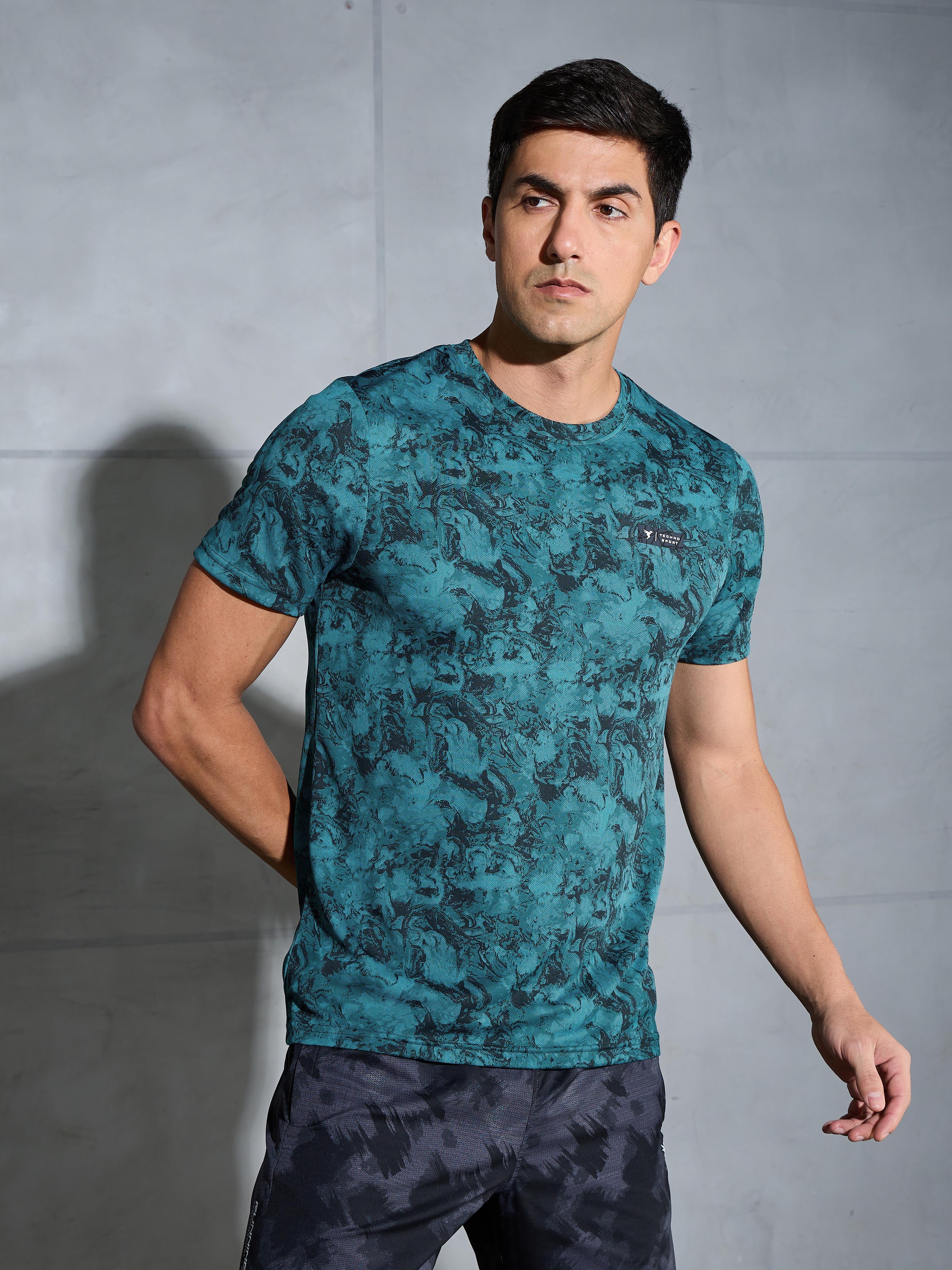 Men Abstract Print Slim Fit Crew Neck T-shirt with TECHNO COOL+