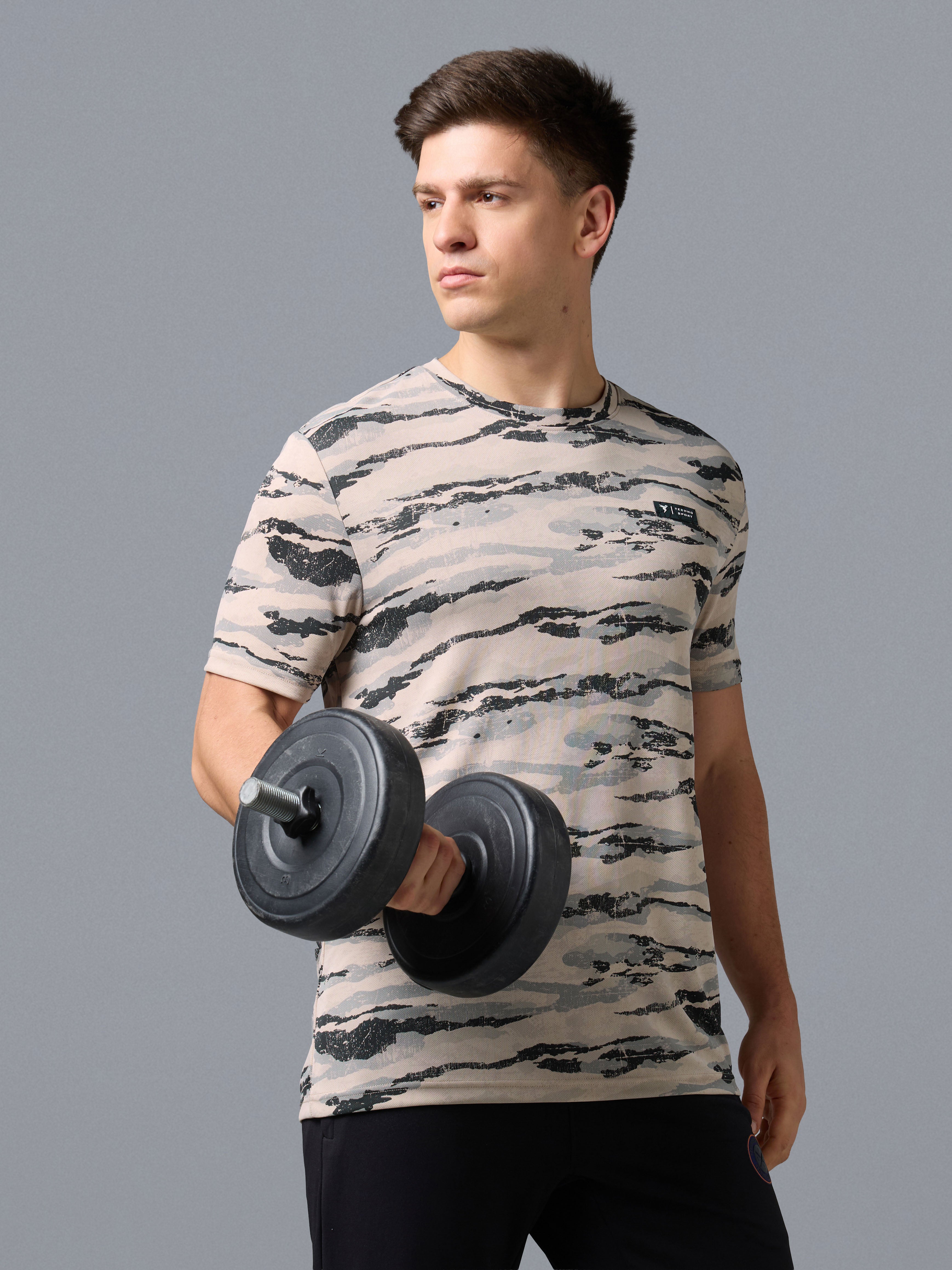 Men Abstract Print Slim Fit Crew Neck T-shirt with TECHNO COOL+