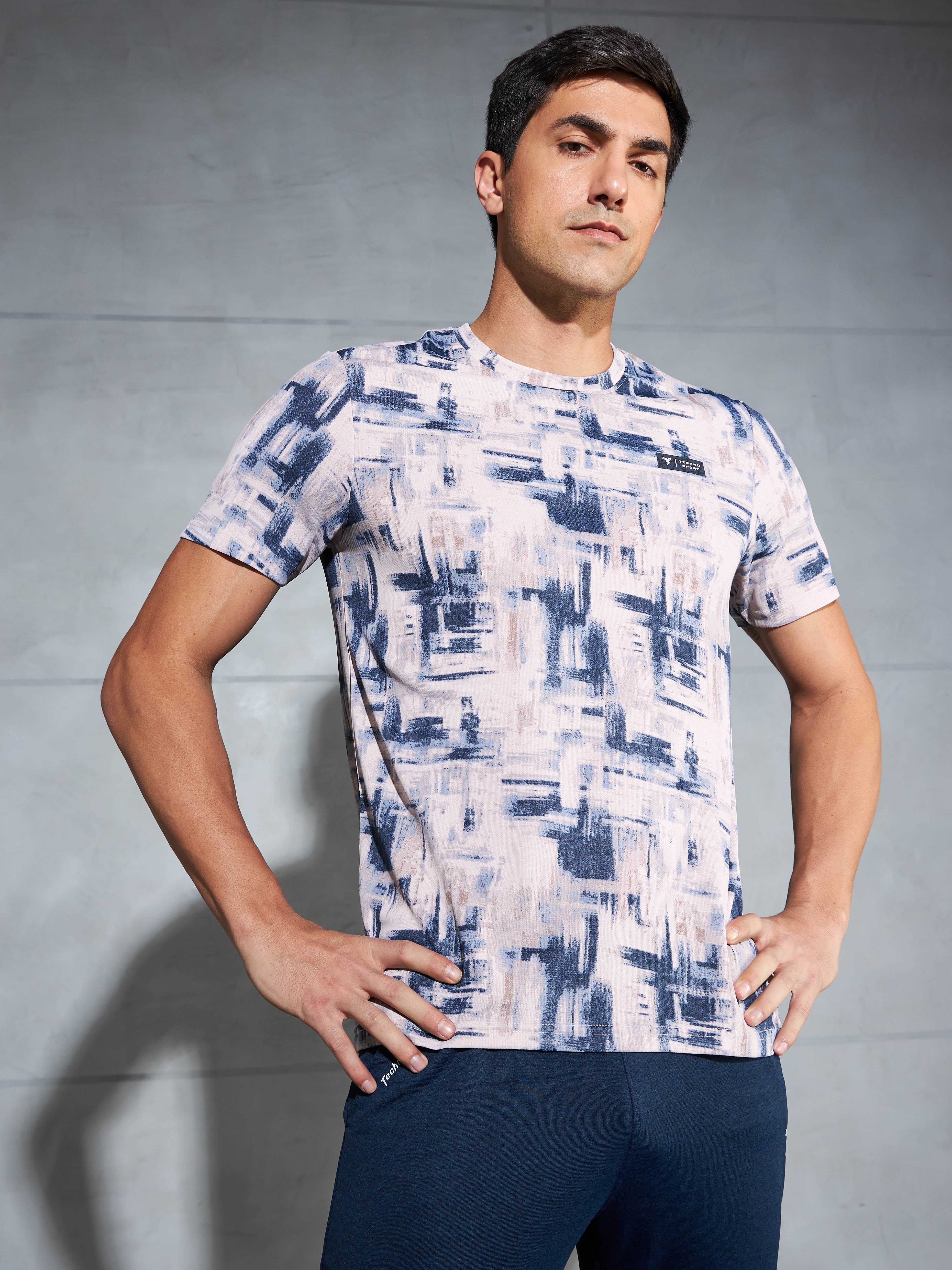 Men Abstract Print Slim Fit Crew Neck T-shirt with TECHNO COOL+