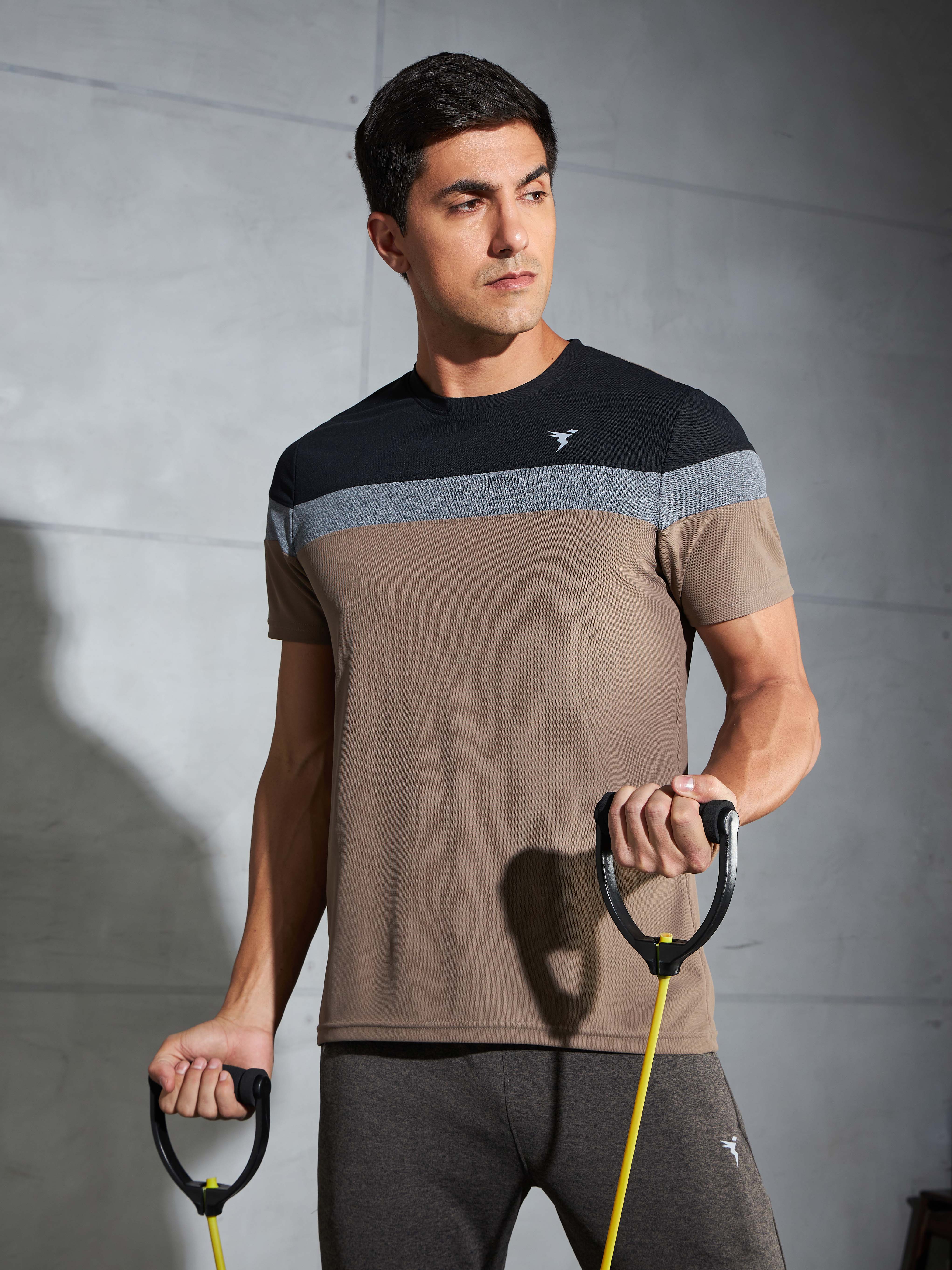 Men Colorblock Slim Fit Crew Neck T-shirt with MATPIQ