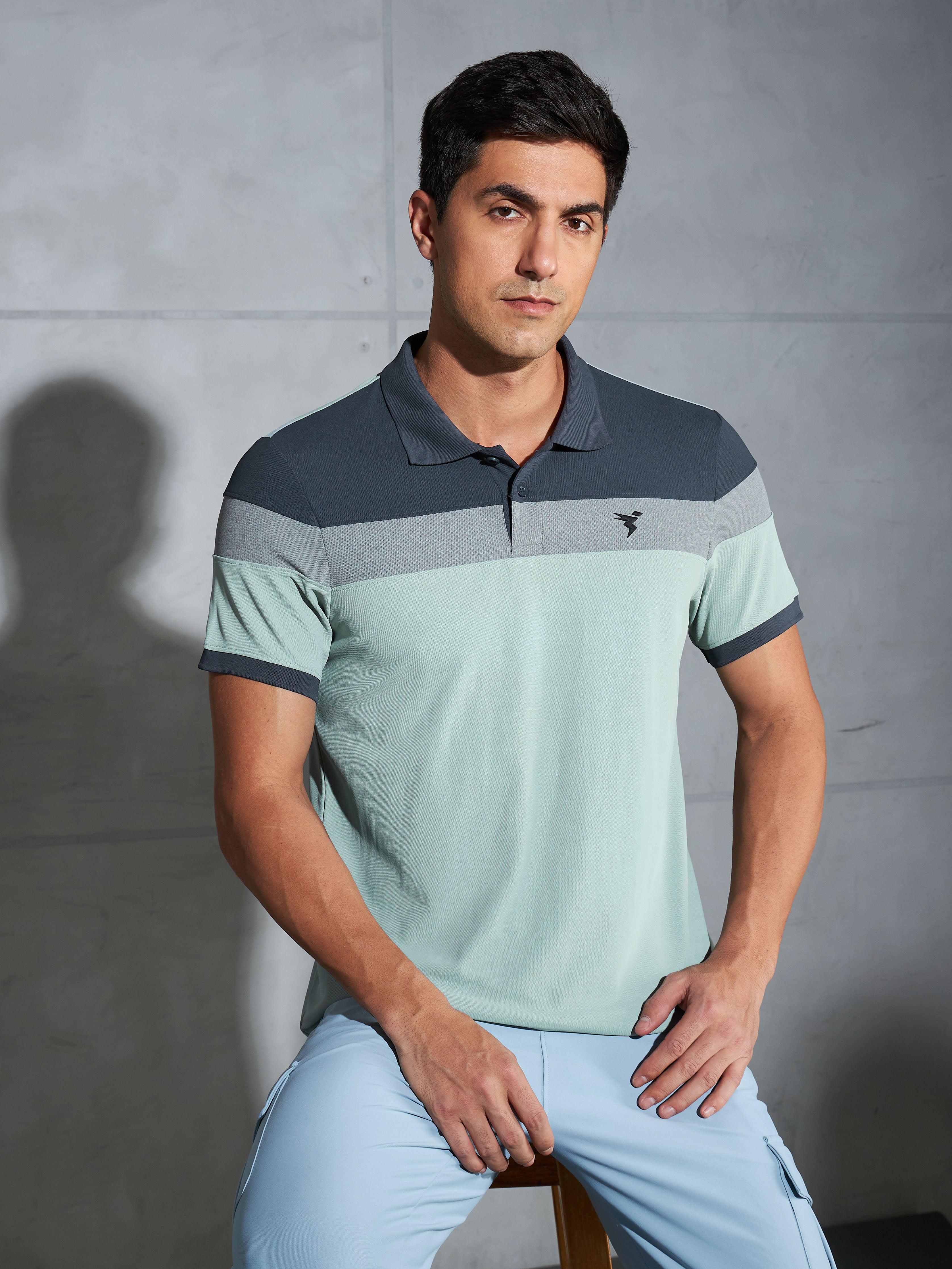 Men Colorblock Slim Fit Polo T-shirt with MATPIQ