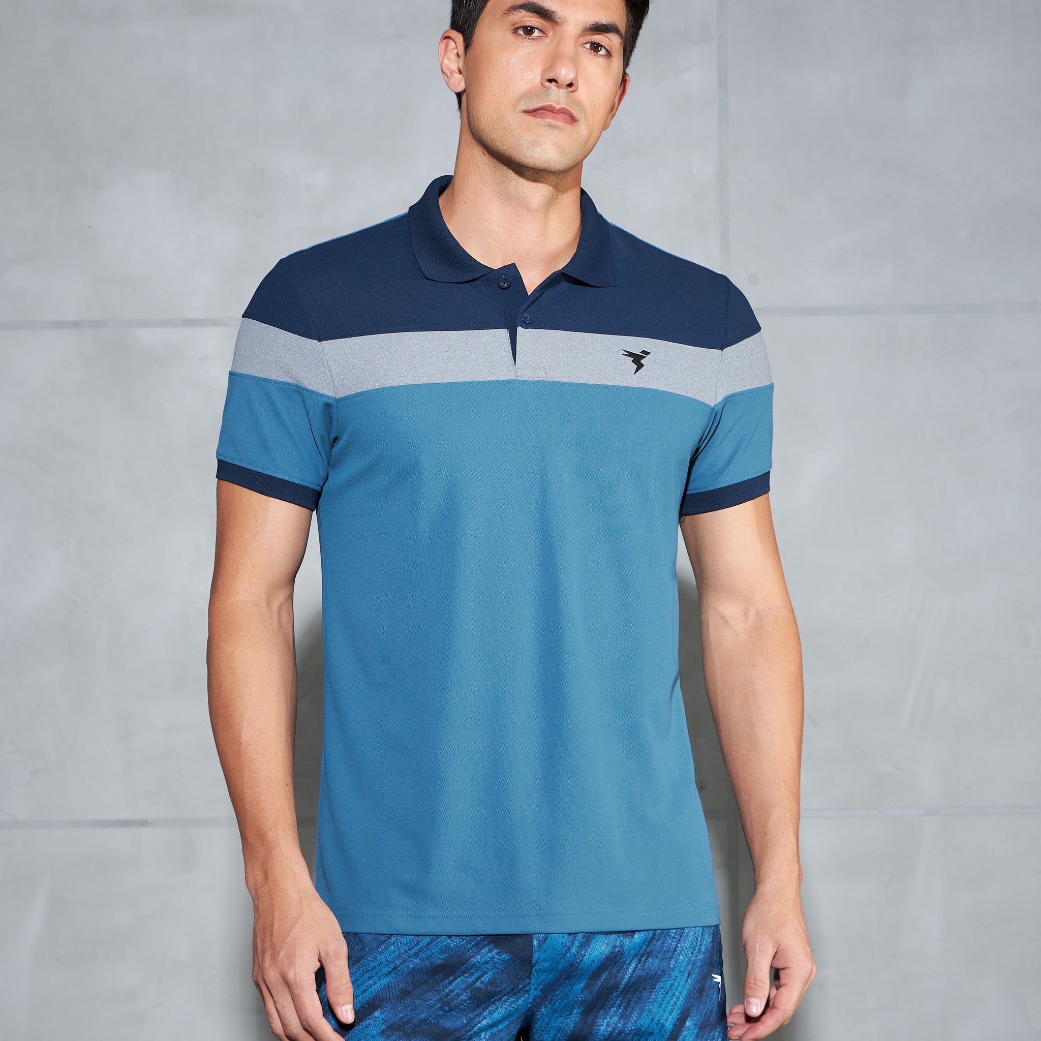 Men Colorblock Slim Fit Polo T-shirt with MATPIQ