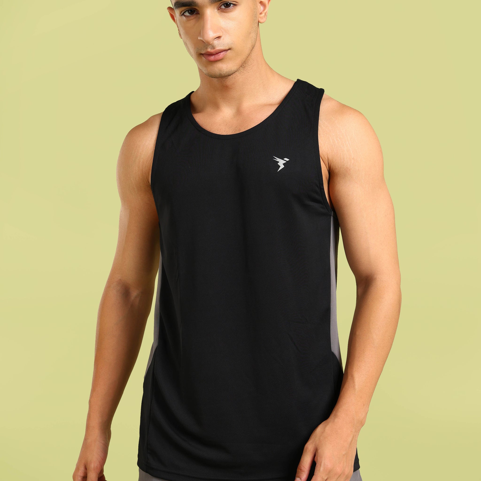 Men Solid Slim Fit Scoop Neck Sports Innerwear Vest with TECHNO COOL+
