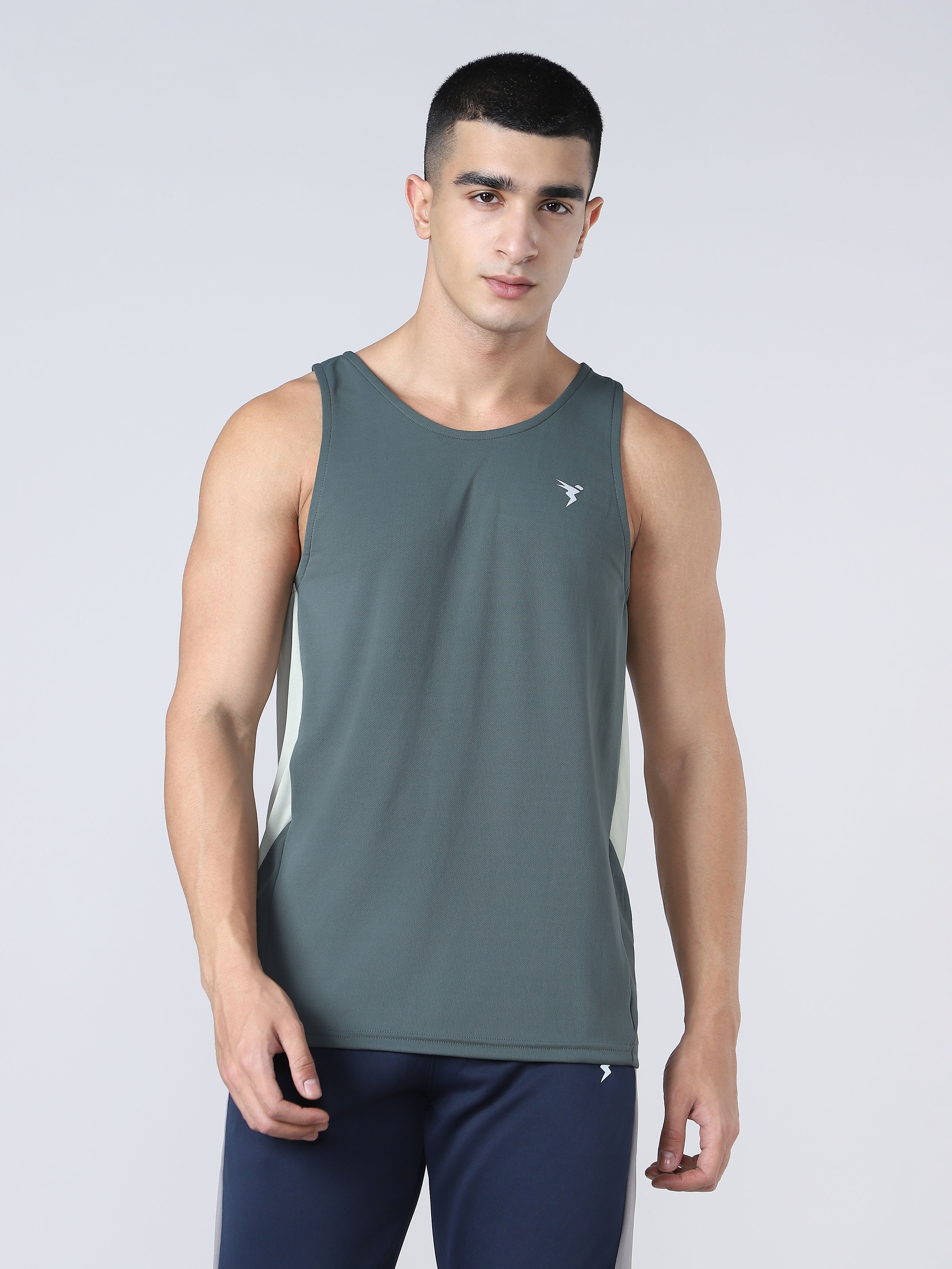 Men Solid Slim Fit Scoop Neck Sports Innerwear Vest with TECHNO COOL+
