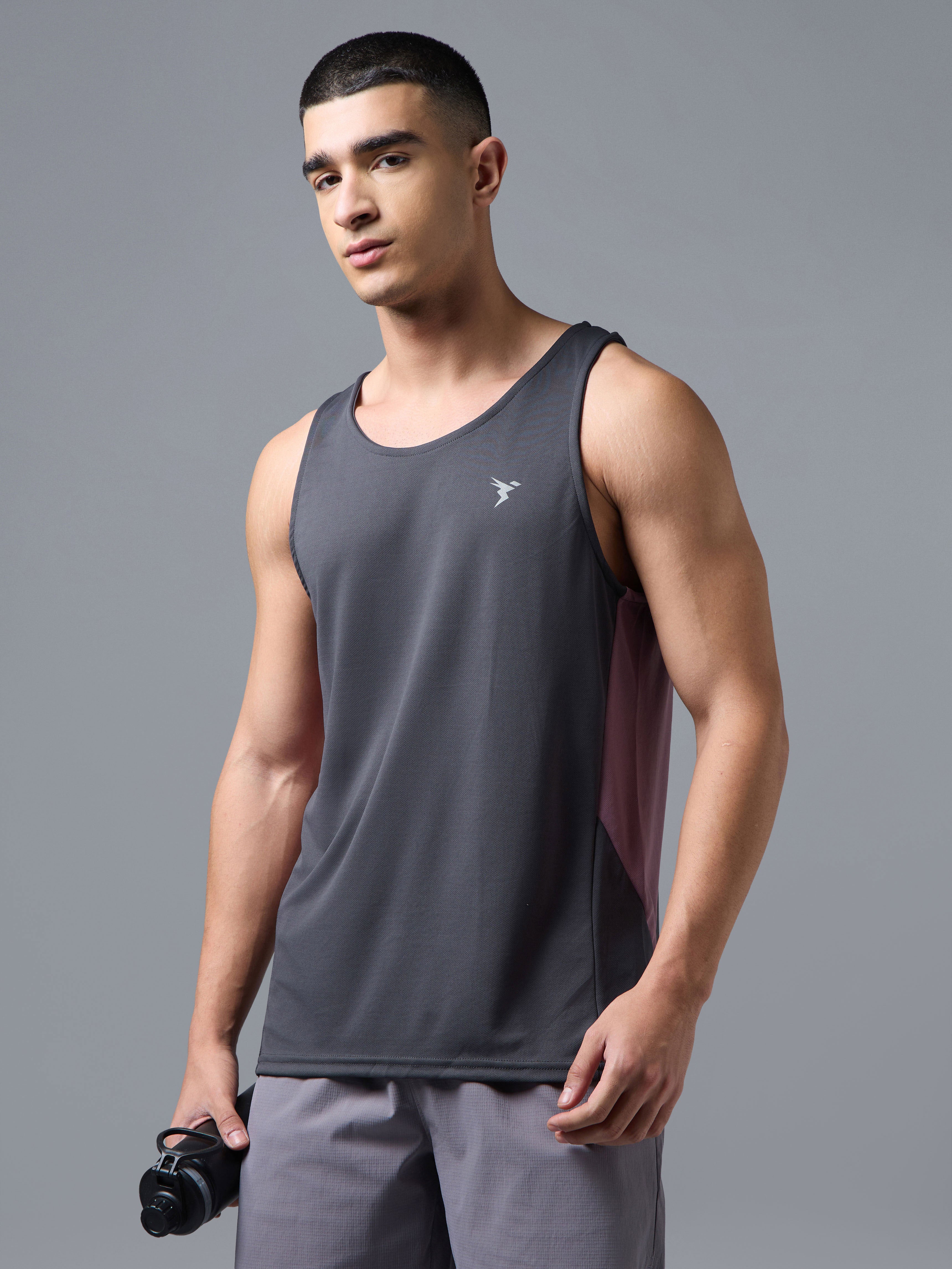 Men Colourblock Slim Fit Scoop Neck Sports Innerwear Vest with TECHNO COOL+