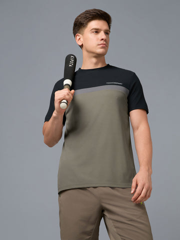Men Colorblock Slim Fit Crew Neck T-shirt with MATPIQ