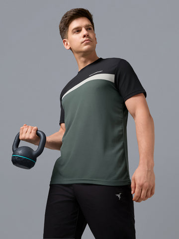 Men Colorblock Slim Fit Crew Neck T-shirt with MATPIQ