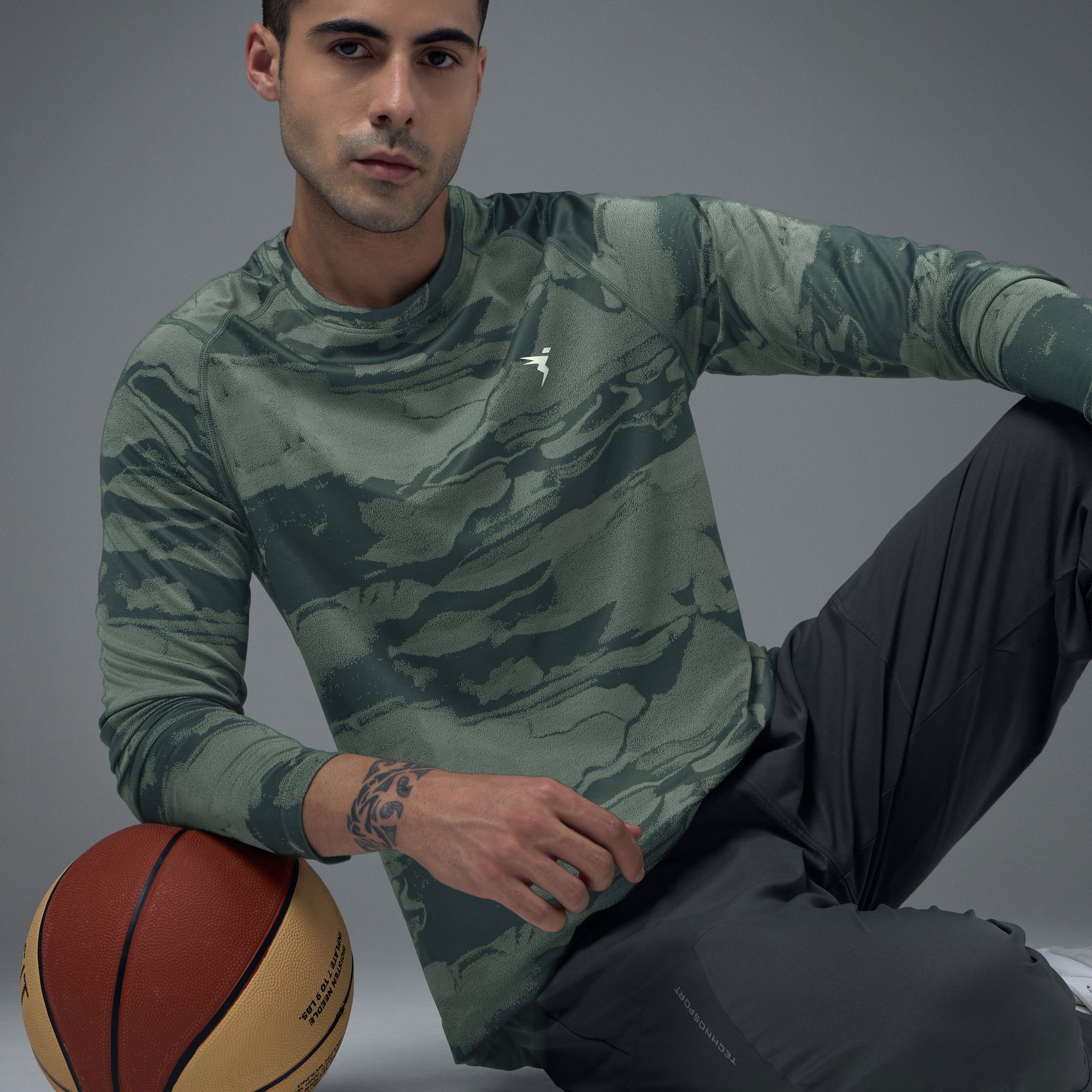 Men Jacquard Slim Fit Round Neck T-shirt with DOUBLE COOL