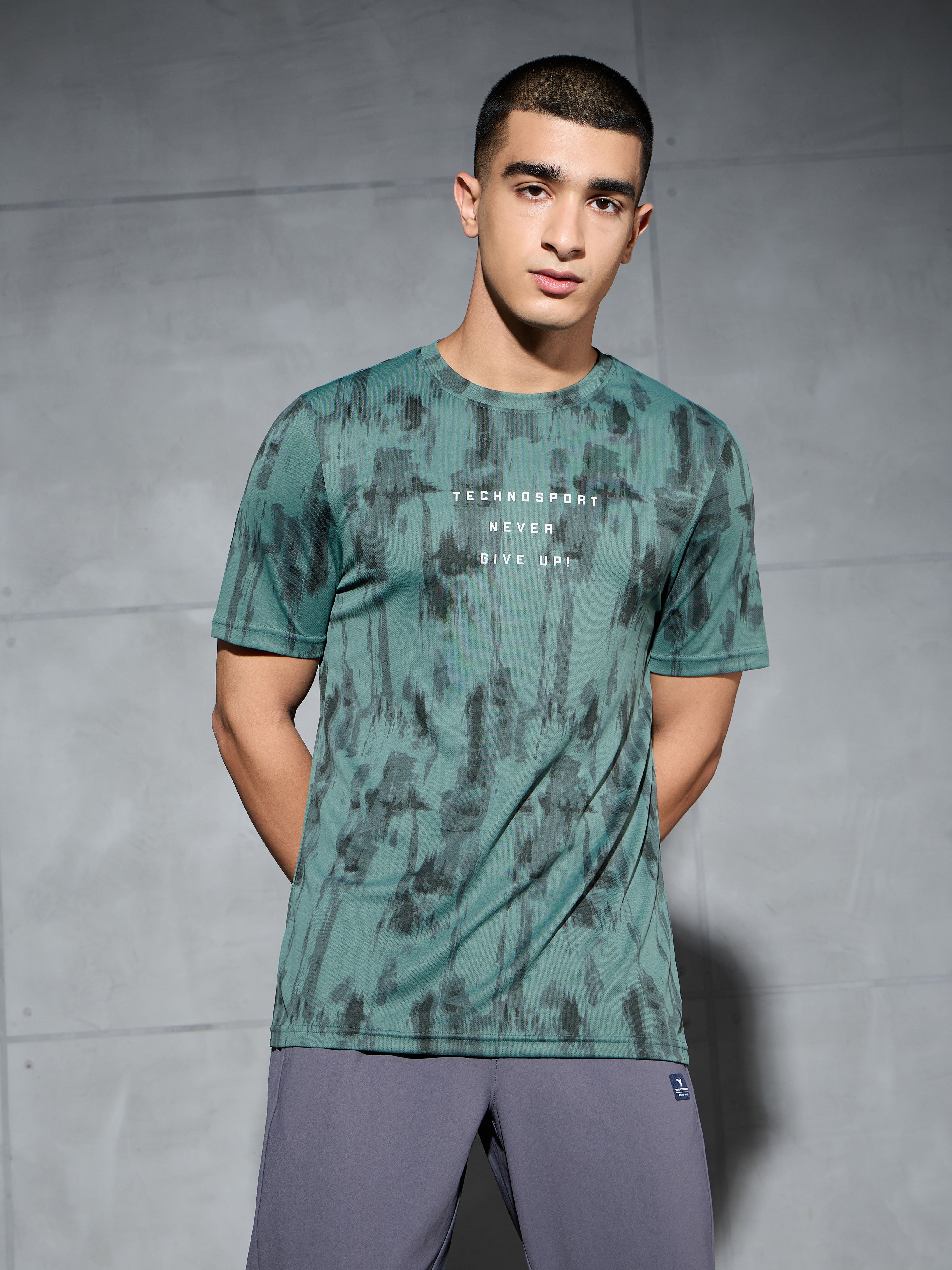 Men Printed Slim Fit Round Neck T-shirt with TECHNOCOOL+