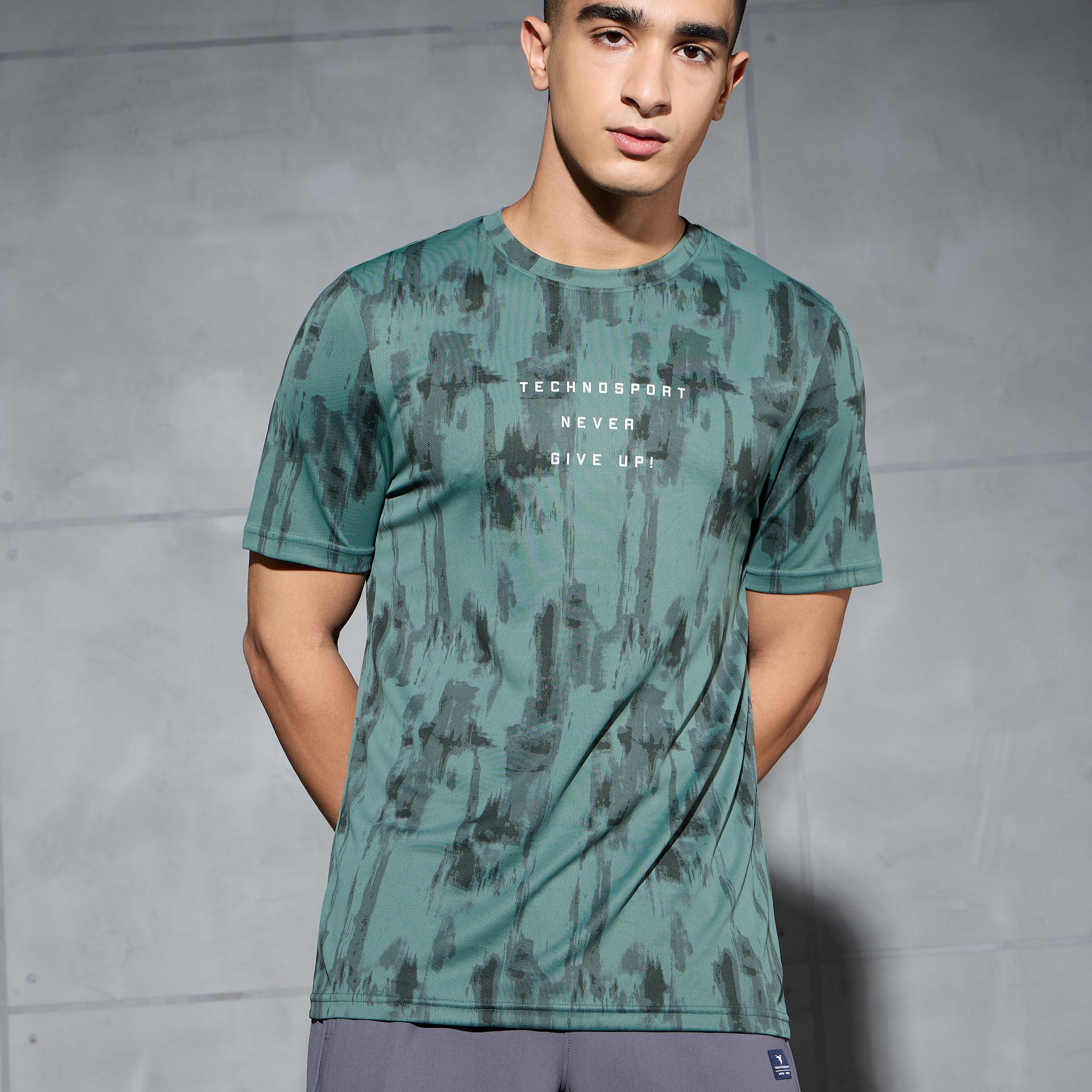 Men Printed Slim Fit Round Neck T-shirt with TECHNOCOOL+