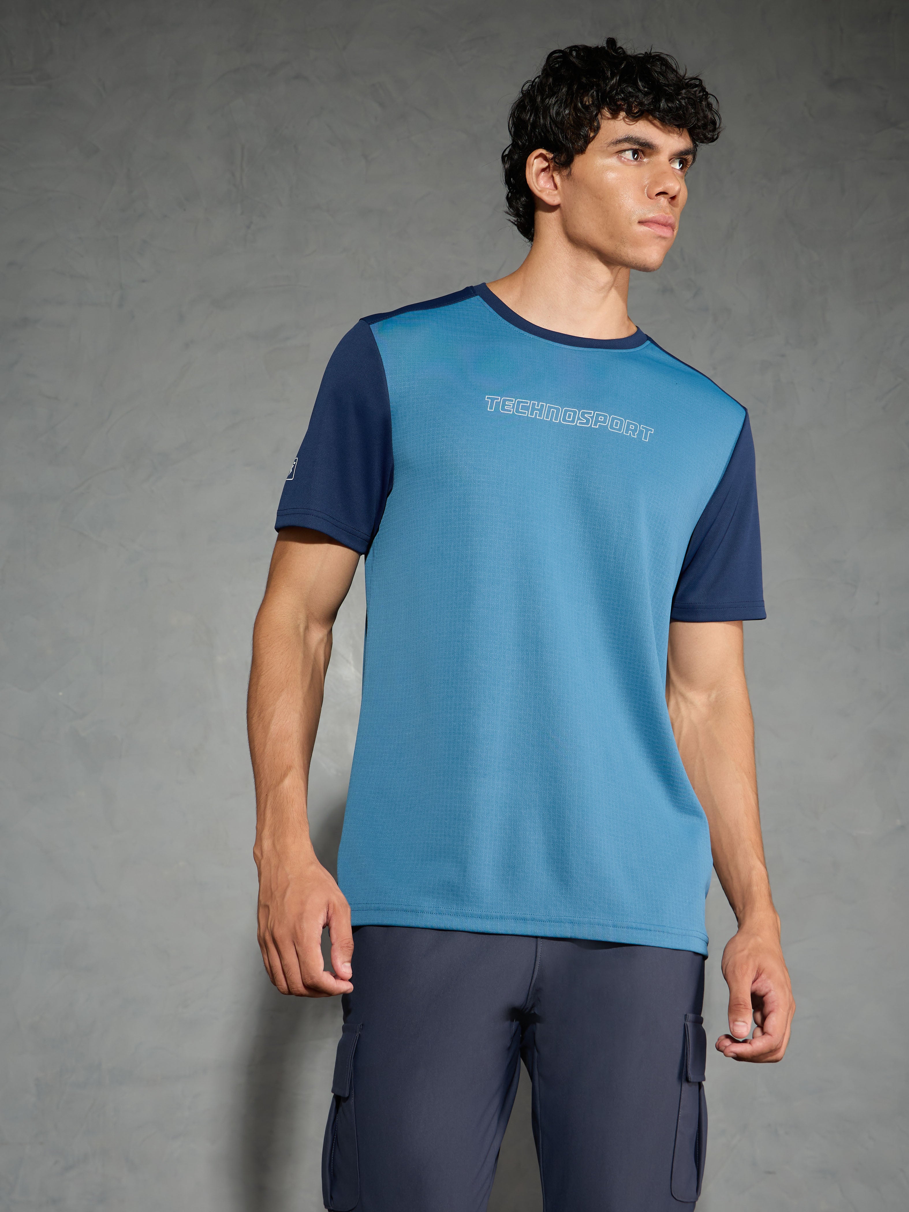 Men Colorblock Slim Fit Crew Neck T-shirt with TECHNO COOL+