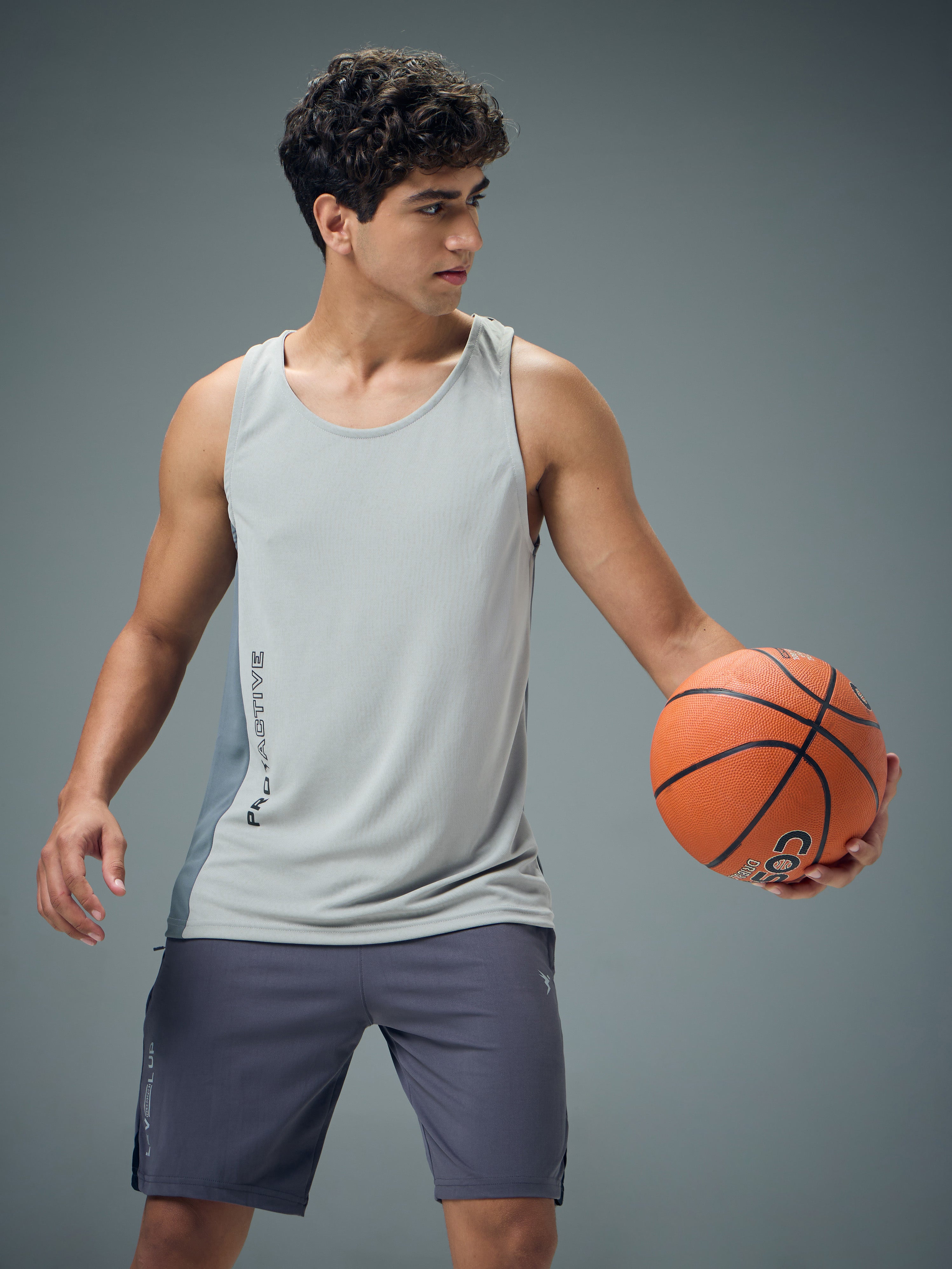 Men Colorblock Slim Fit Scoop Neck Sports Innerwear Vest with TECHNOCOOL+