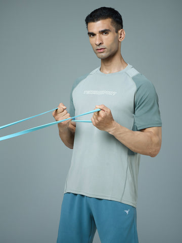 Men Colorblock Slim Fit Round Neck Sports T-shirt with TECHNOCOOL+