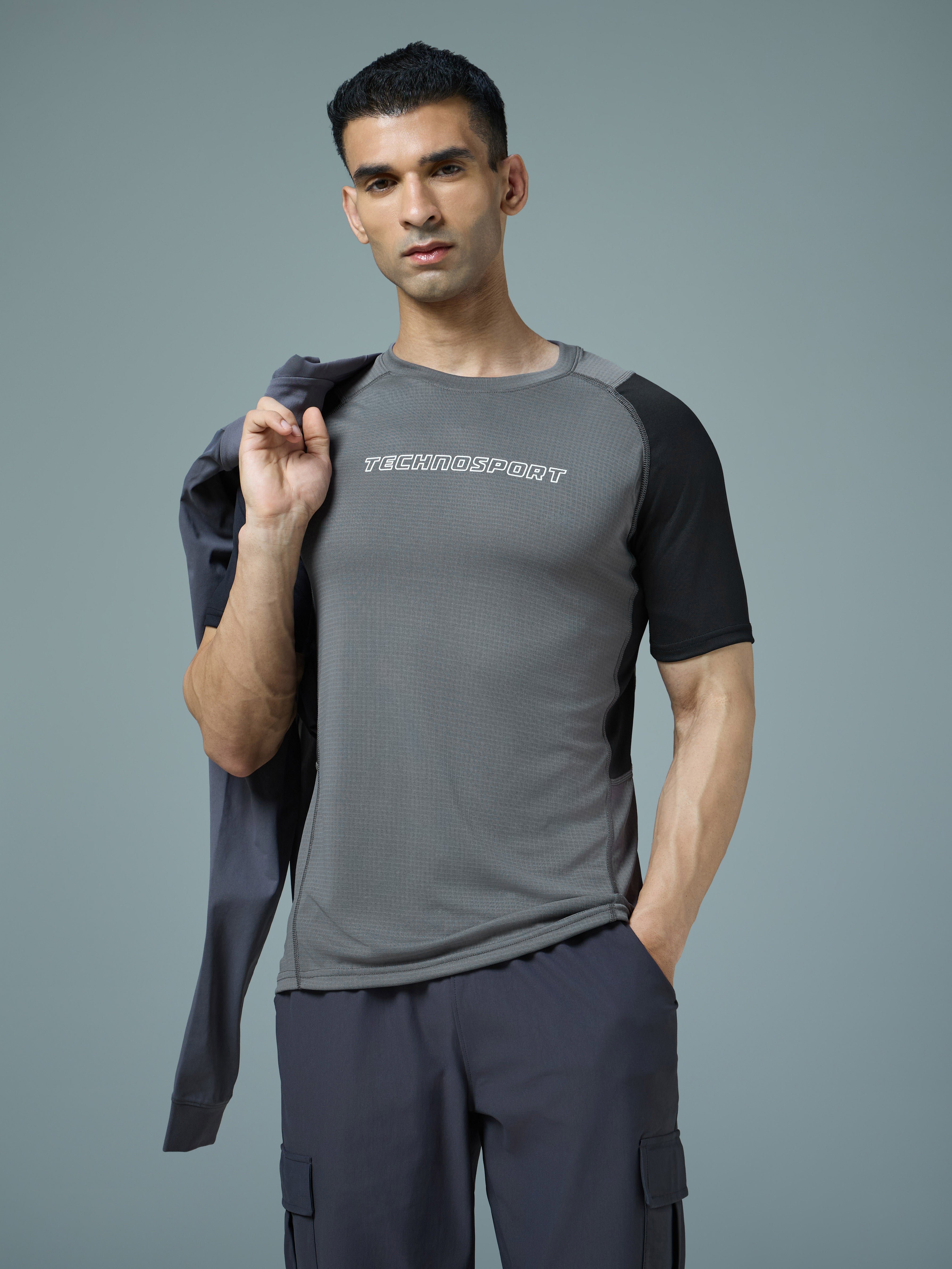 Men Colorblock Slim Fit Round Neck Sports T-shirt with TECHNOCOOL+