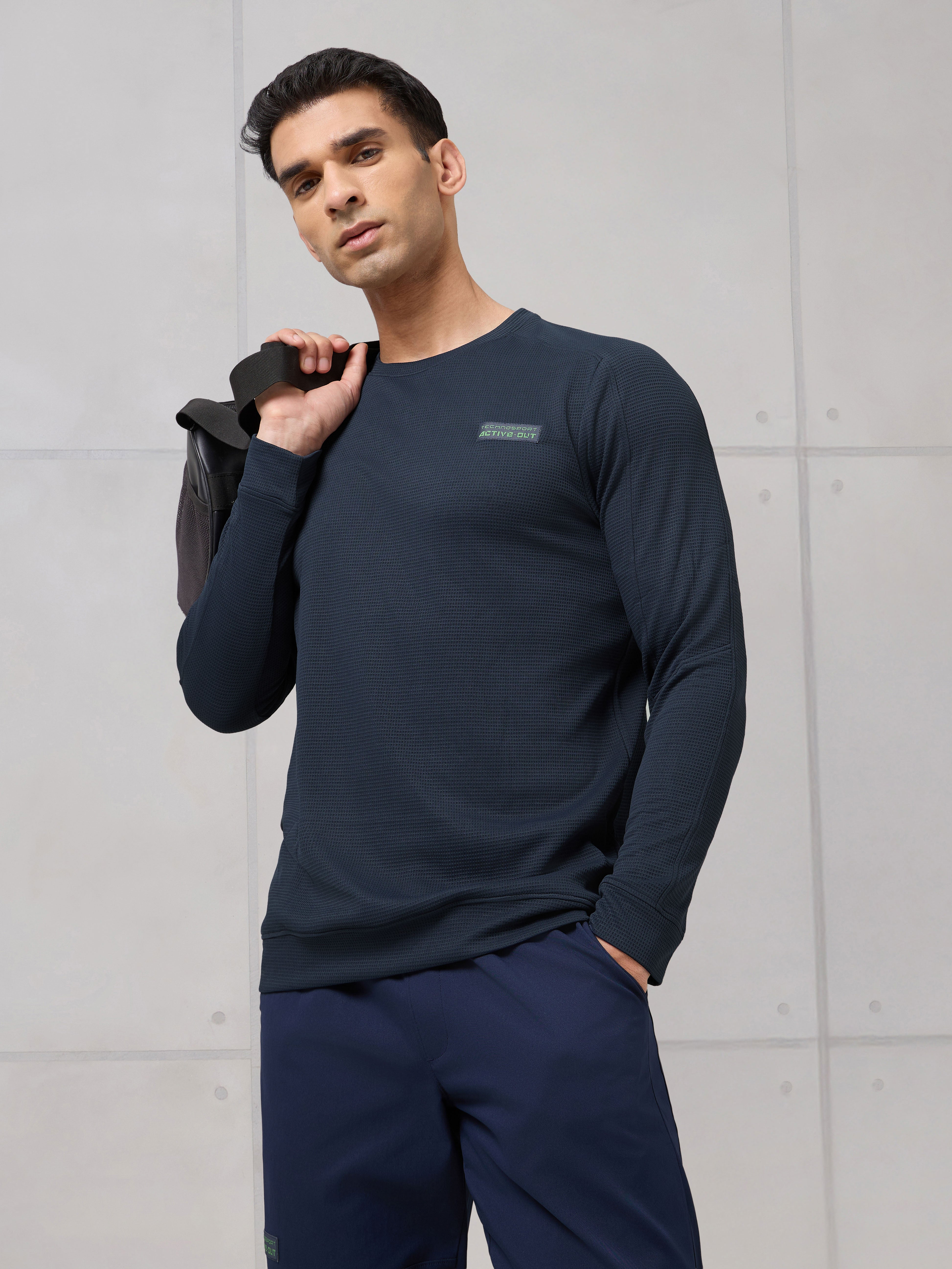 Men Round Neck Solid Active Out Slim Fit T-Shirt with TECHNOCOOL+